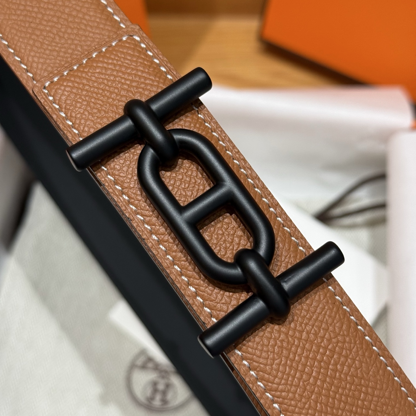 H家男款双面皮腰带 - エレガントなHロゴとChaine d'Ancreデザイン