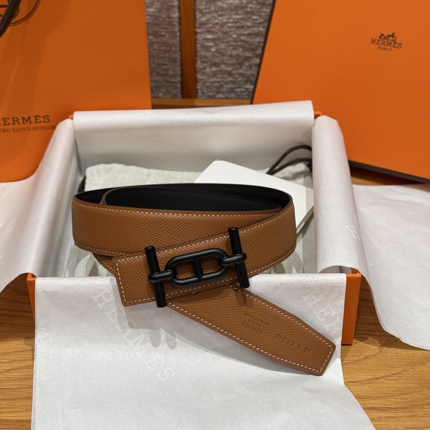 H家男款双面皮腰带 - エレガントなHロゴとChaine d'Ancreデザイン