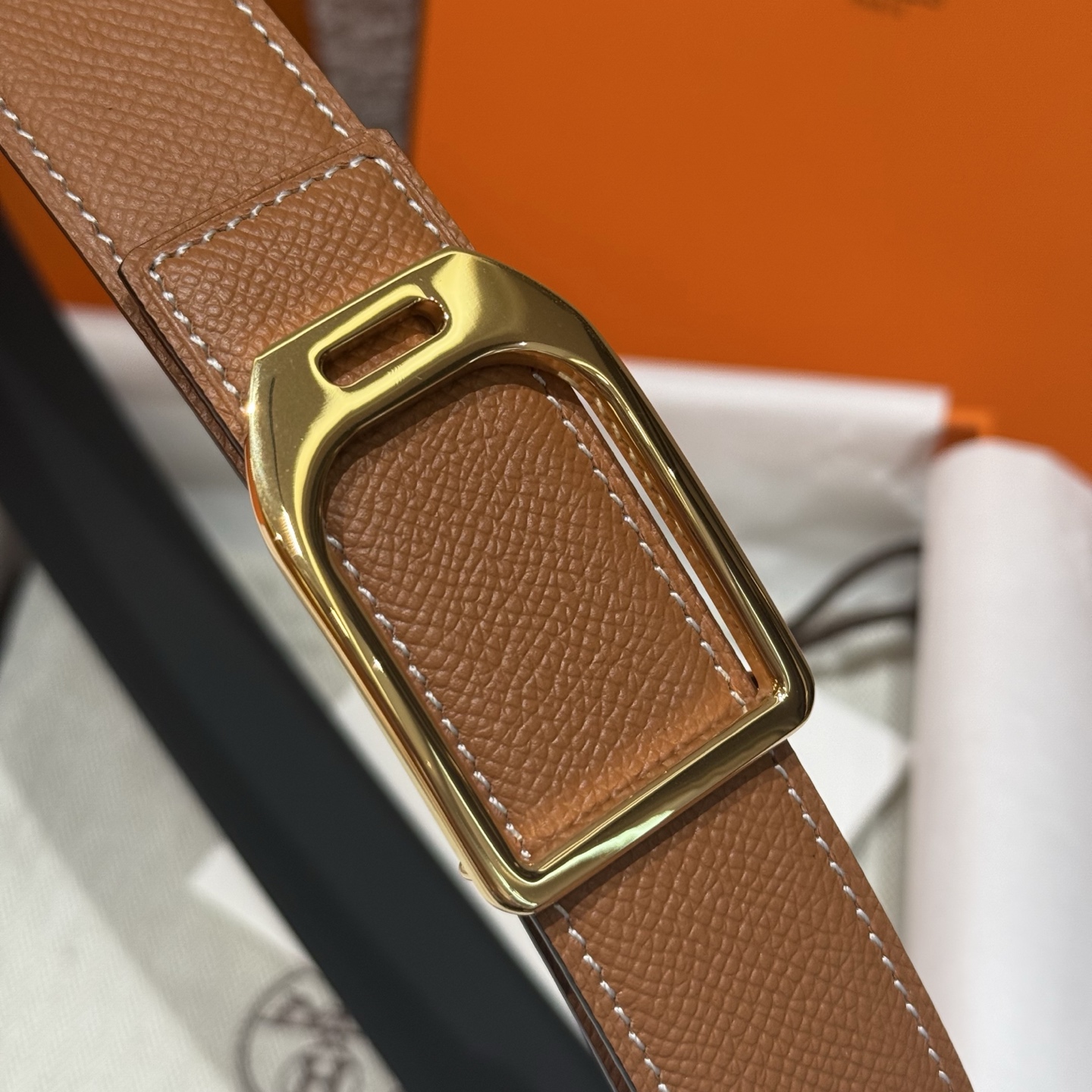 H家新款“赛马骑师”皮带扣腰带 - エレガントなデザインと高級素材