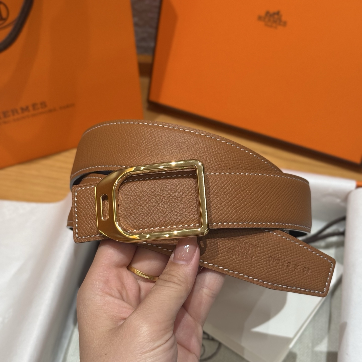 H家新款“赛马骑师”皮带扣腰带 - エレガントなデザインと高級素材