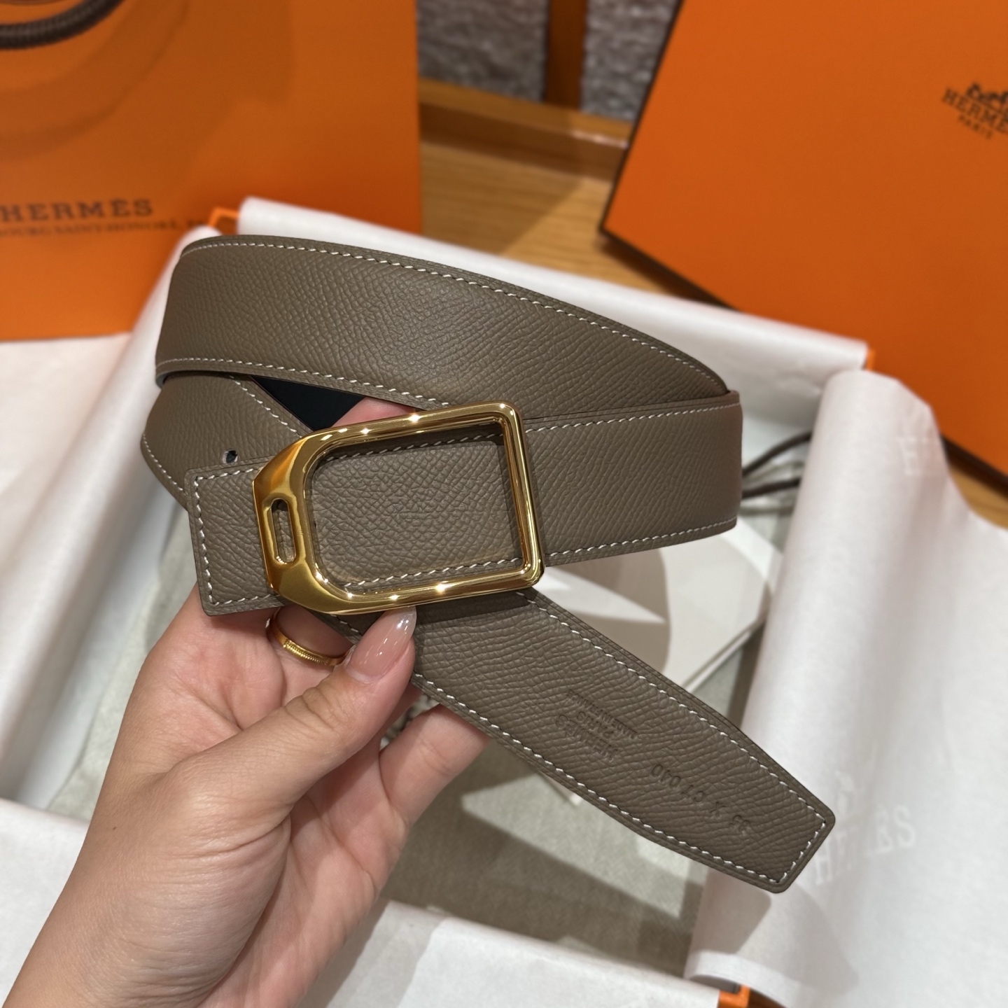 H家新款“赛马骑师”皮带扣腰带 - エレガントなデザインと高品質素材