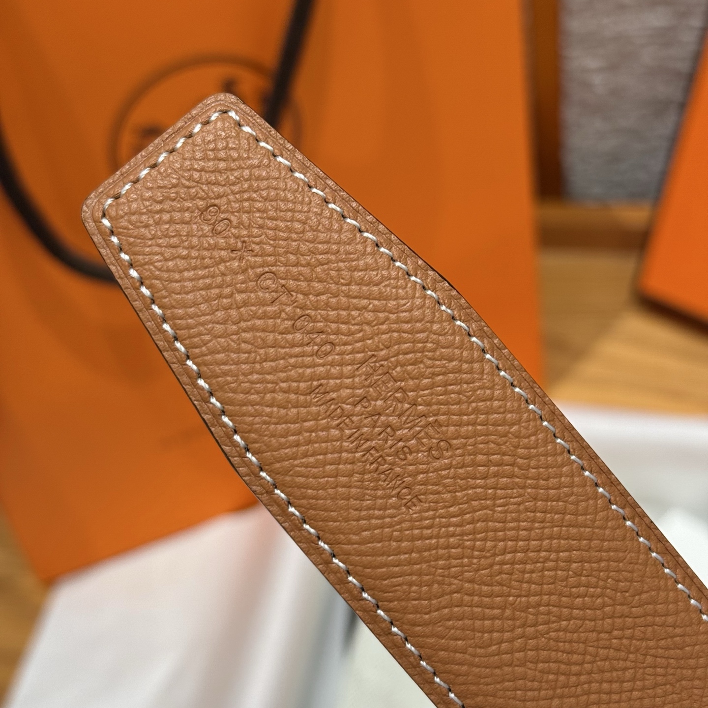 H家新款五金男士腰带 - マ镫とBetonnet d‘Ancreデザインのスタイリッシュなレザー