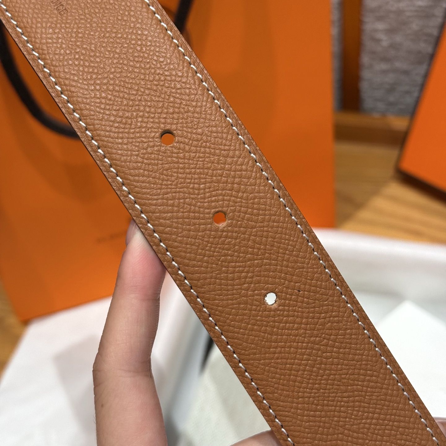 H家新款五金男士腰带 - マ镫とBetonnet d‘Ancreデザインのスタイリッシュなレザー