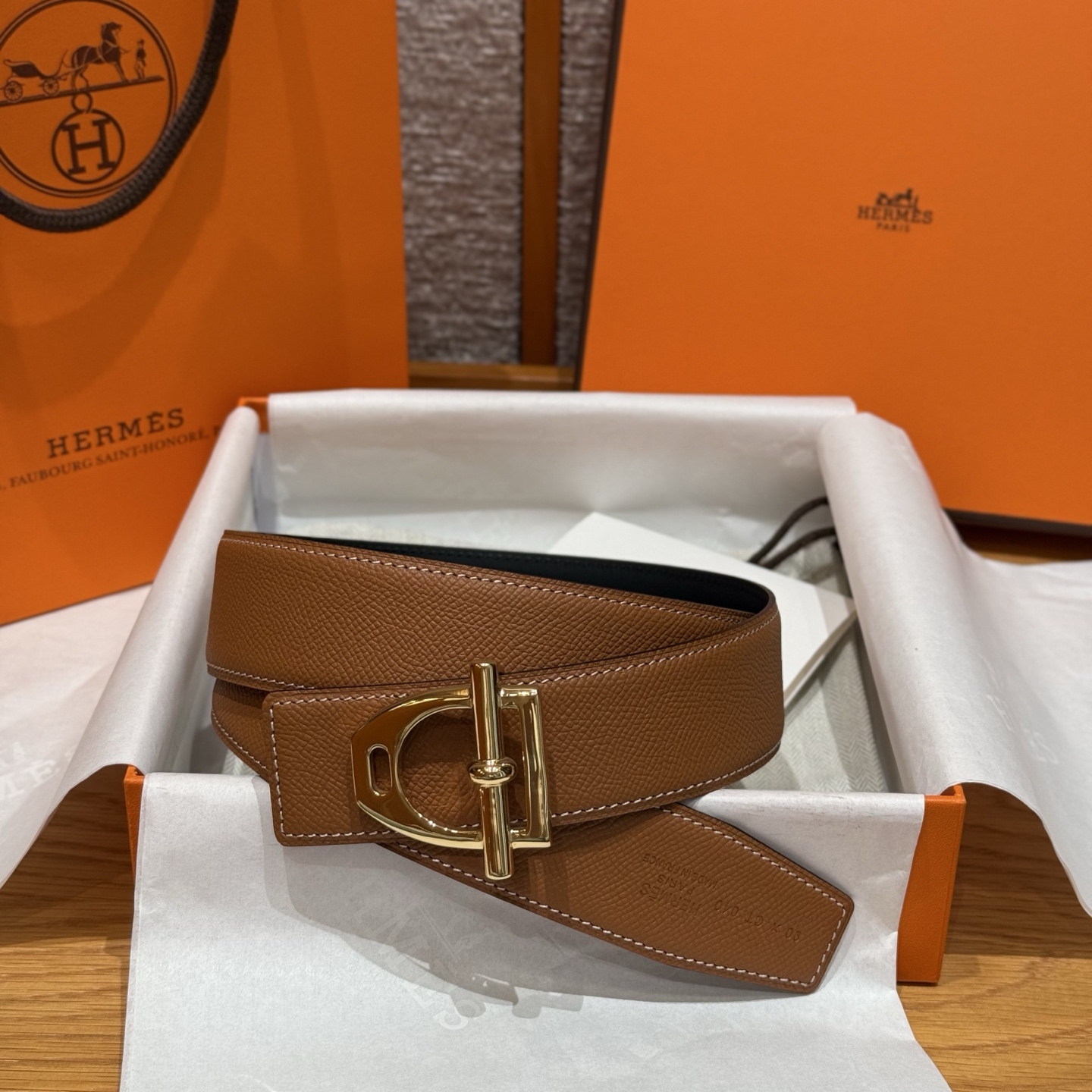 H家新款五金男士腰带 - マ镫とBetonnet d‘Ancreデザインのスタイリッシュなレザー