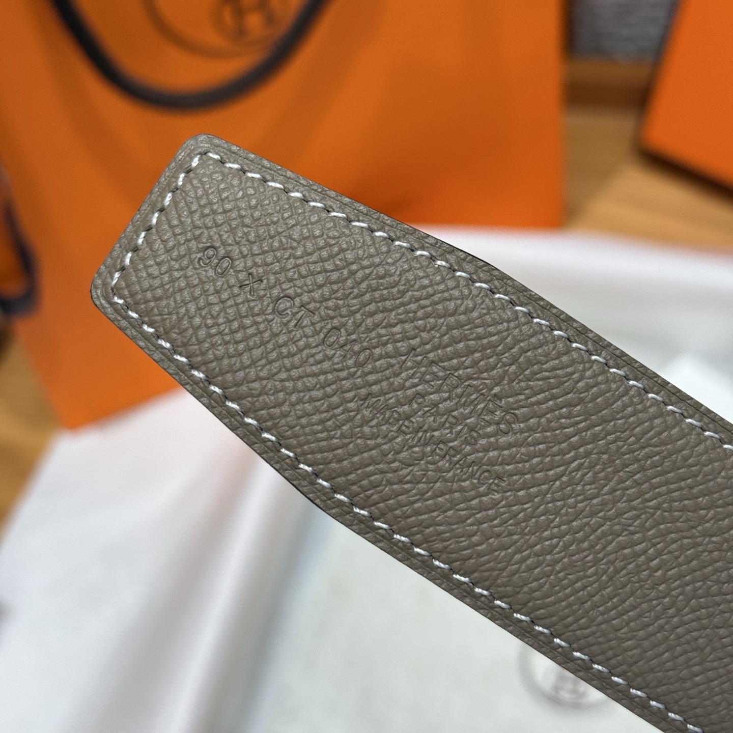 H家五金男士腰带 - 高級小牛皮と独自デザイン