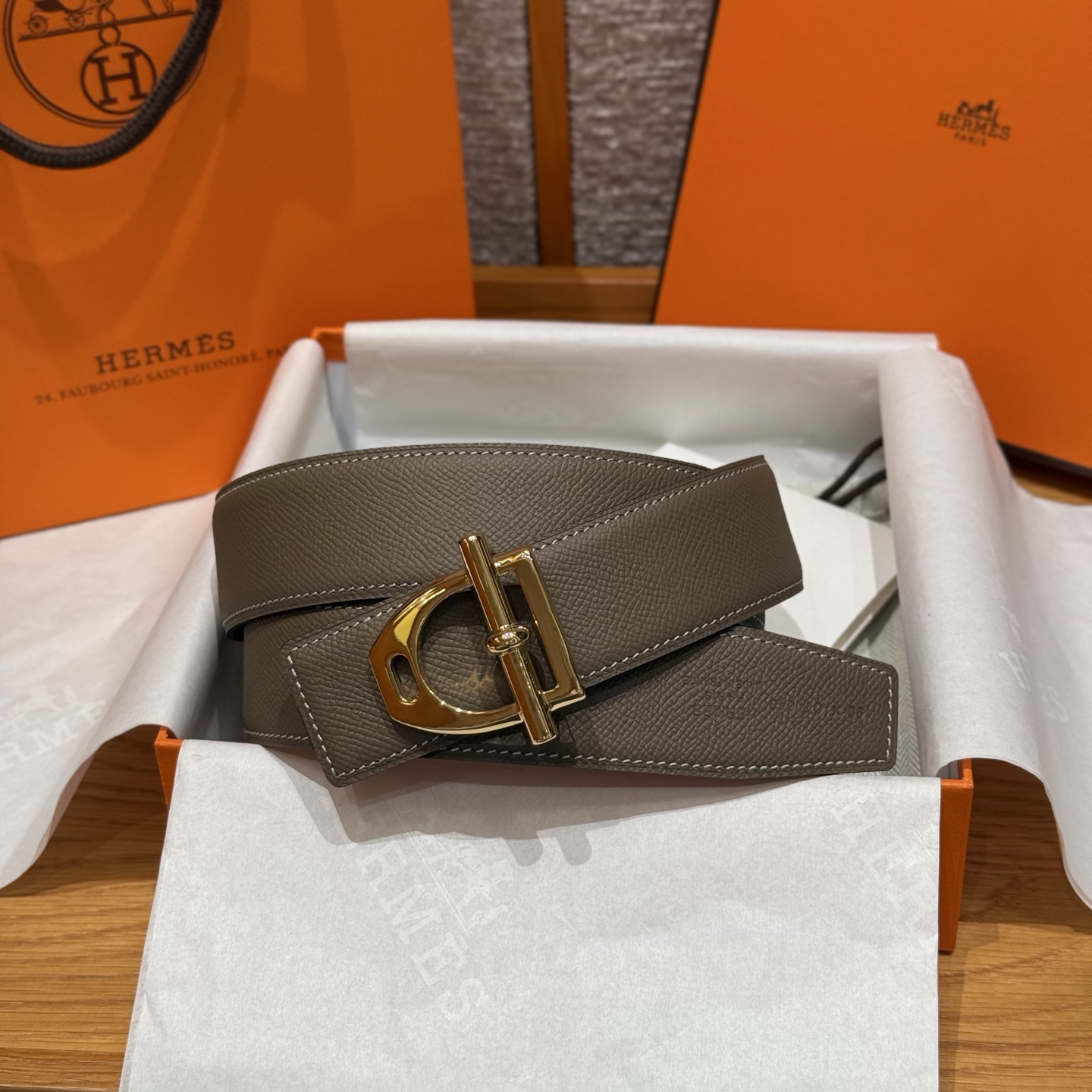 H家五金男士腰带 - 高級小牛皮と独自デザイン