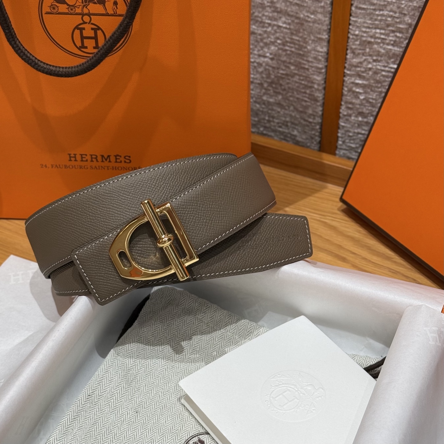 H家五金男士腰带 - 高級小牛皮と独自デザイン