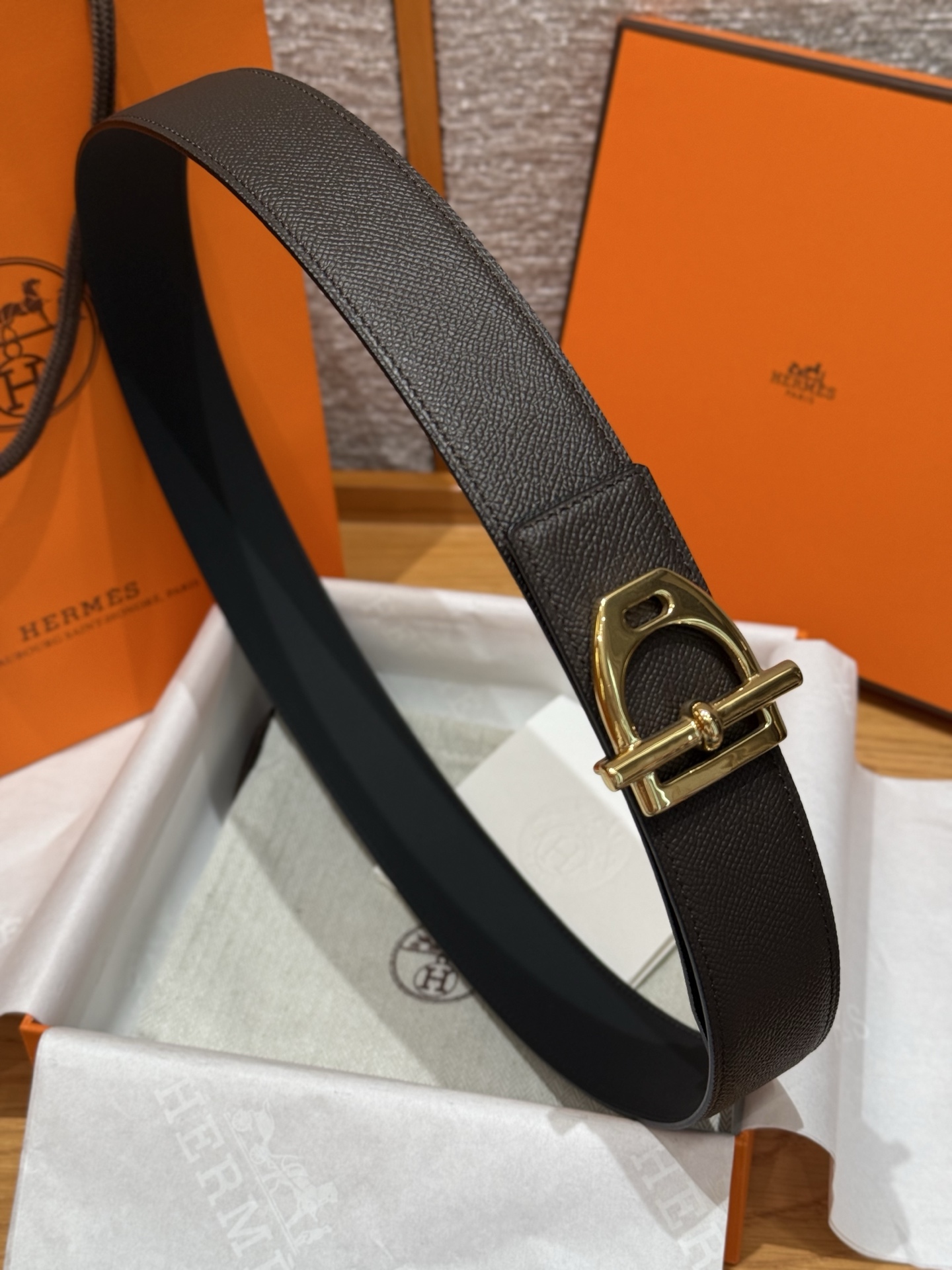 H家新款五金男士腰带 - マ镫デザインと双面小牛皮