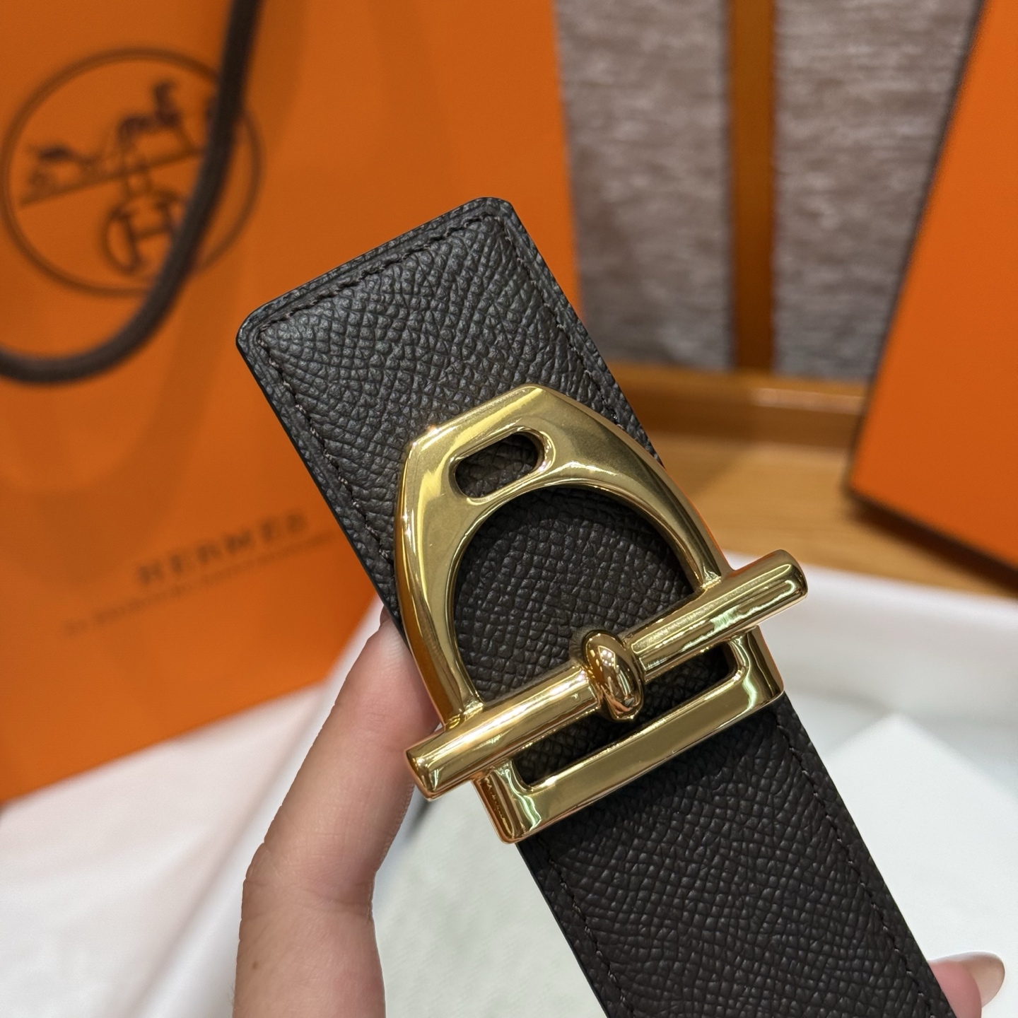 H家新款五金男士腰带 - マ镫デザインと双面小牛皮