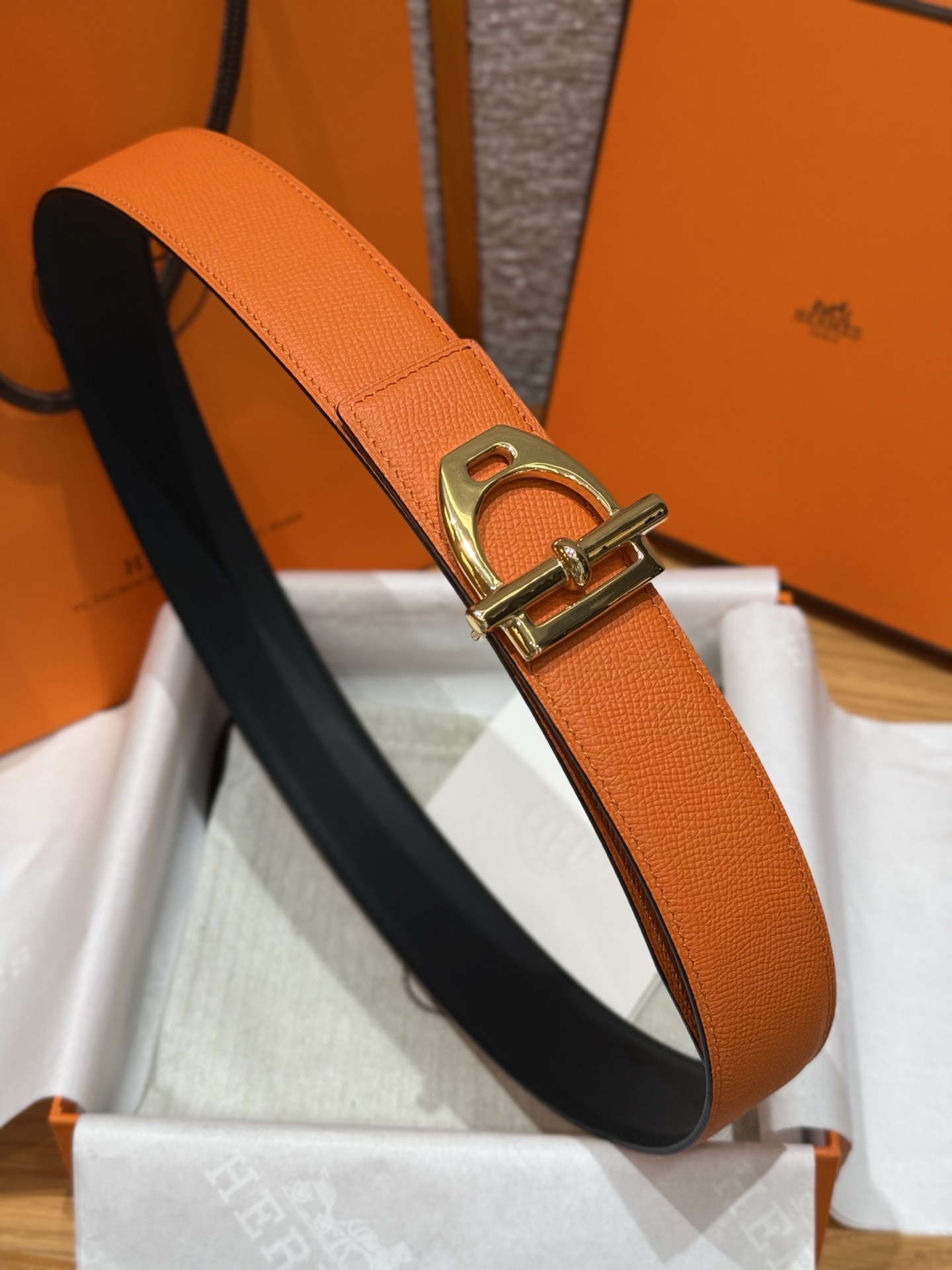 H家新款五金男士腰带 - 馬鎖デザインと双面小牛皮使用