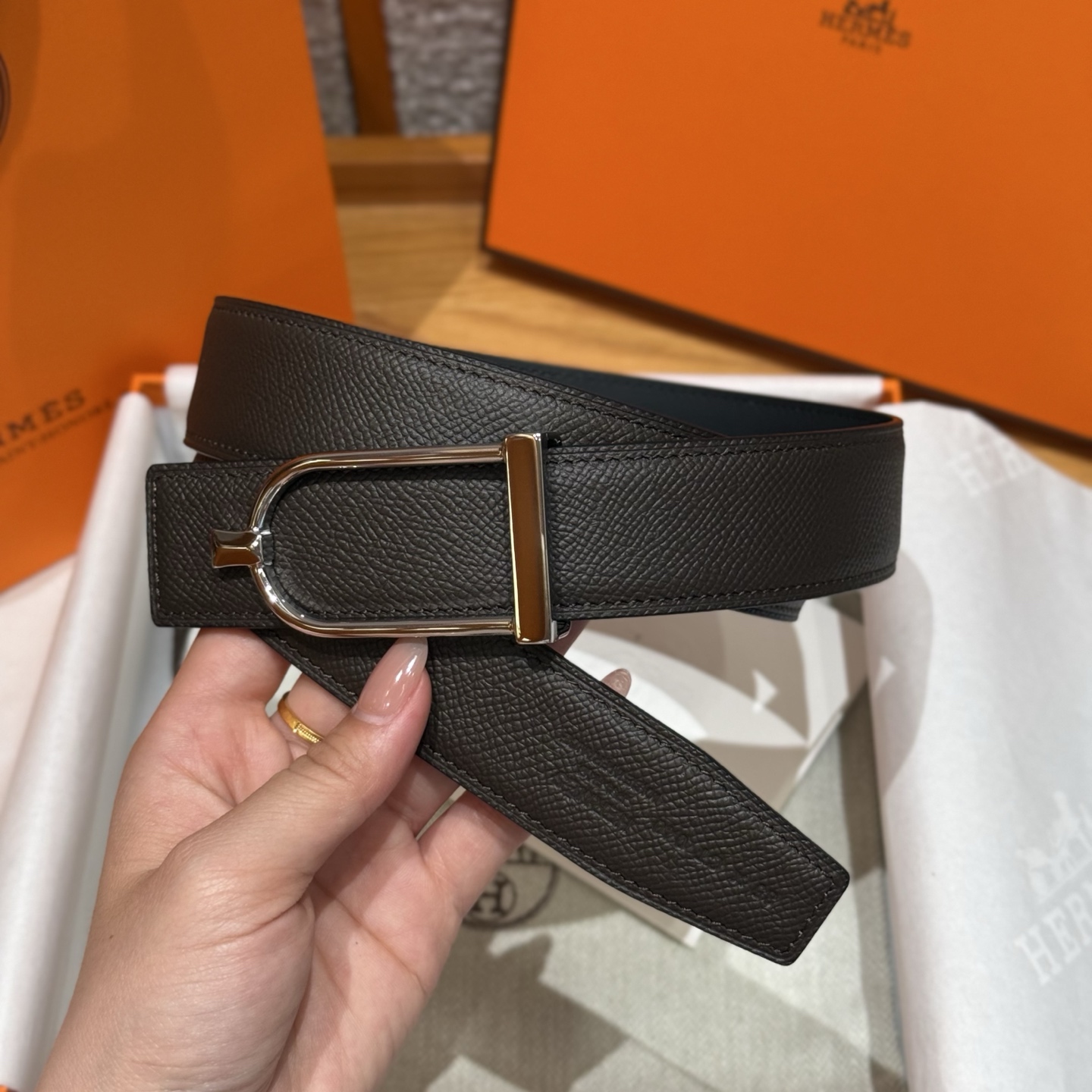 H家Ecrin皮带扣&双面皮腰带 - 魅力的なデザインと高品質な素材
