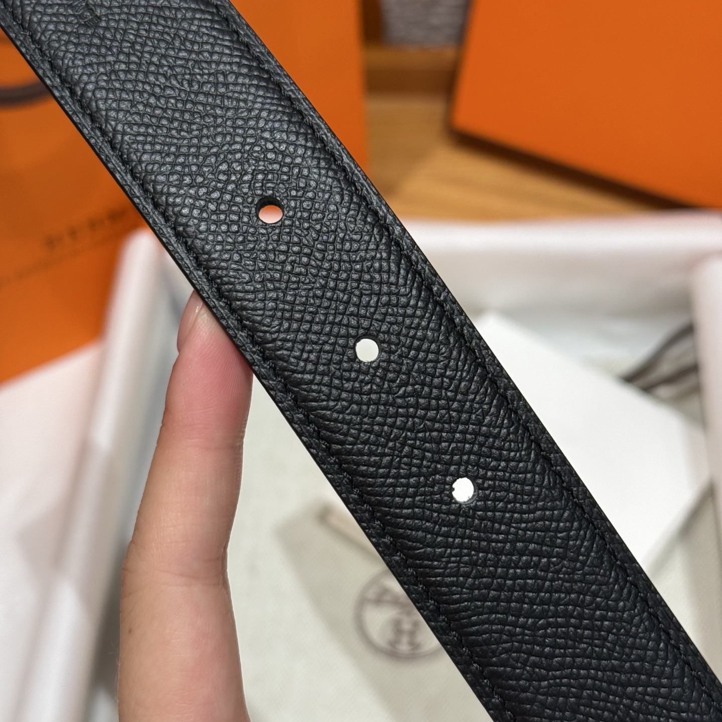 H家Ecrin双面皮腰带 - エレガントなデザインの皮带扣