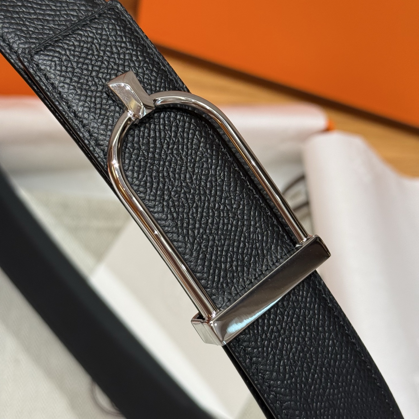 H家Ecrin双面皮腰带 - エレガントなデザインの皮带扣