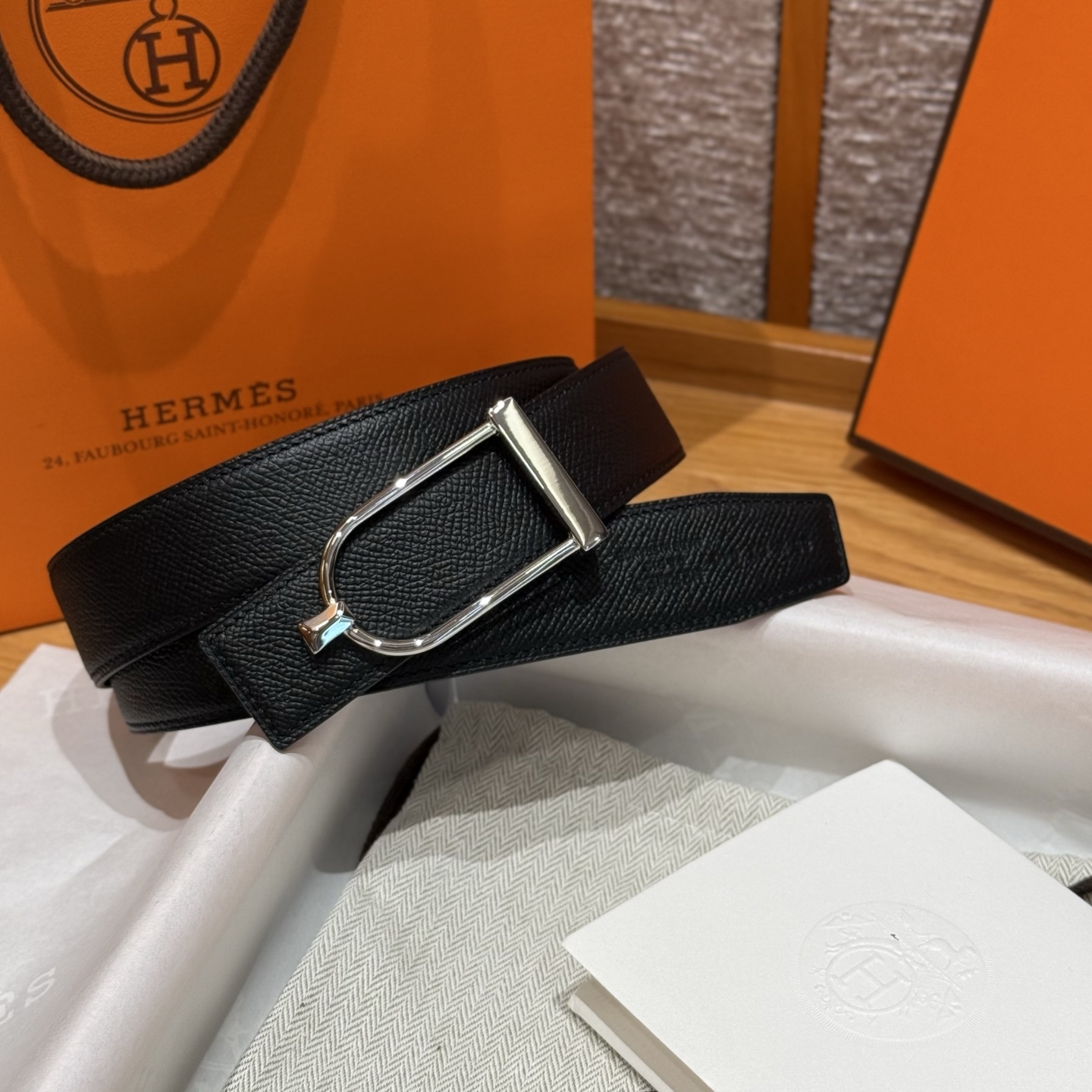 H家Ecrin双面皮腰带 - エレガントなデザインの皮带扣