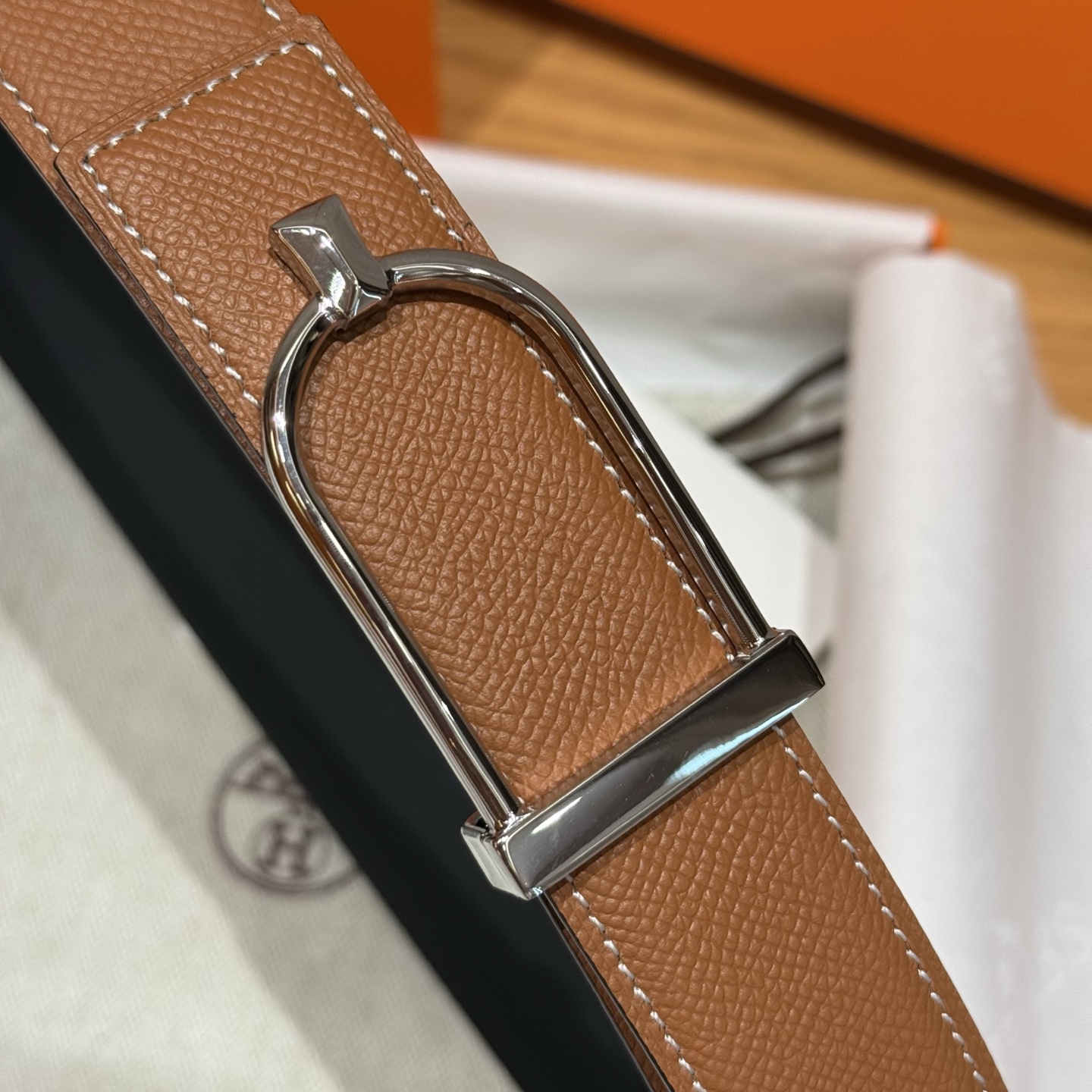 H家Ecrin皮带扣&双面皮腰带 - 上質なデザインと機能性