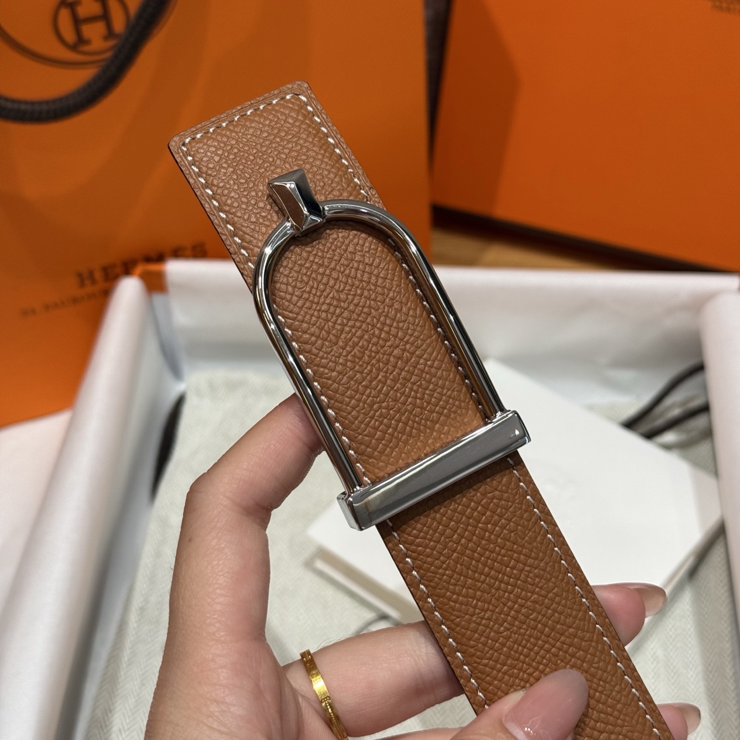 H家Ecrin皮带扣&双面皮腰带 - 上質なデザインと機能性