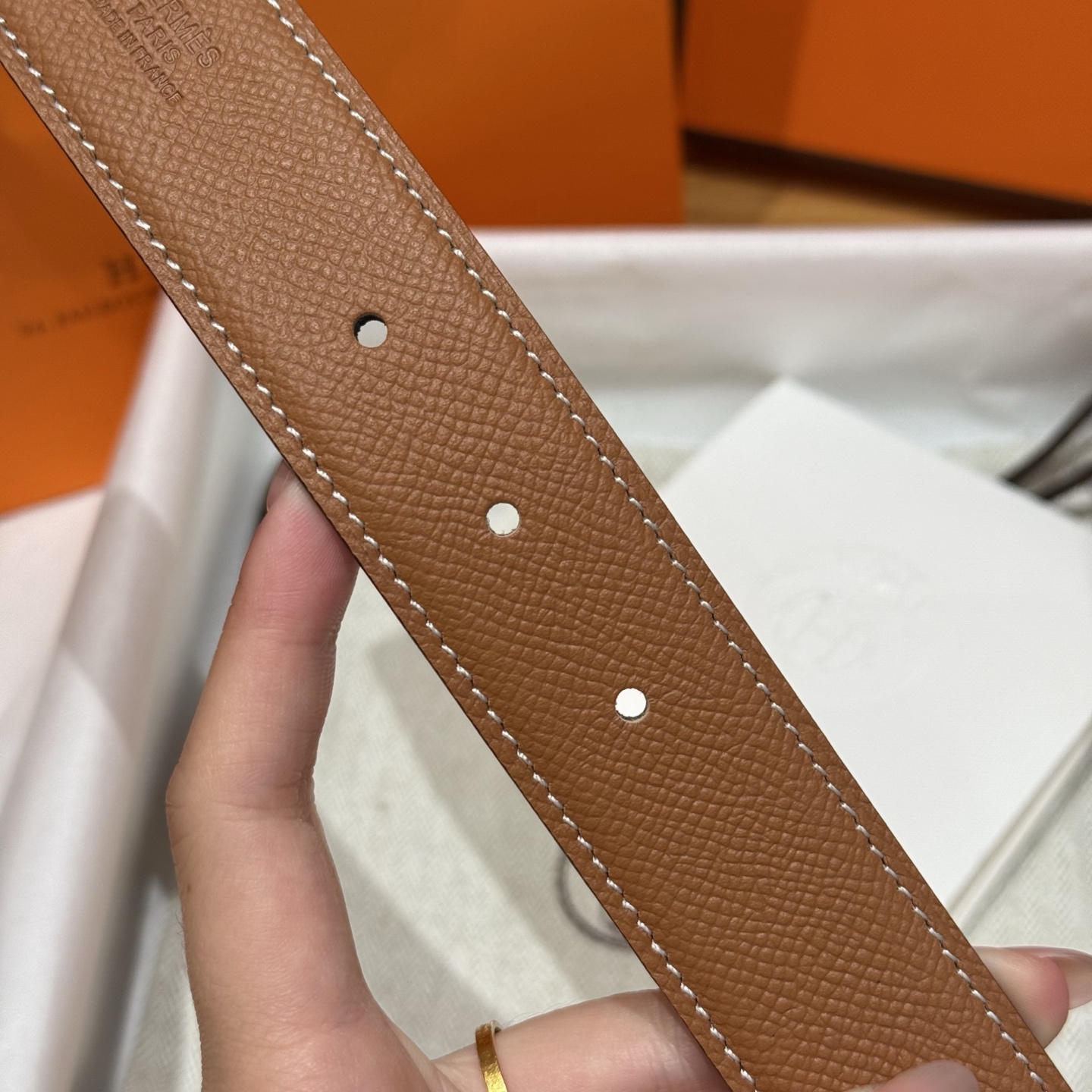 H家Ecrin皮带扣&双面皮腰带 - 上質なデザインと機能性