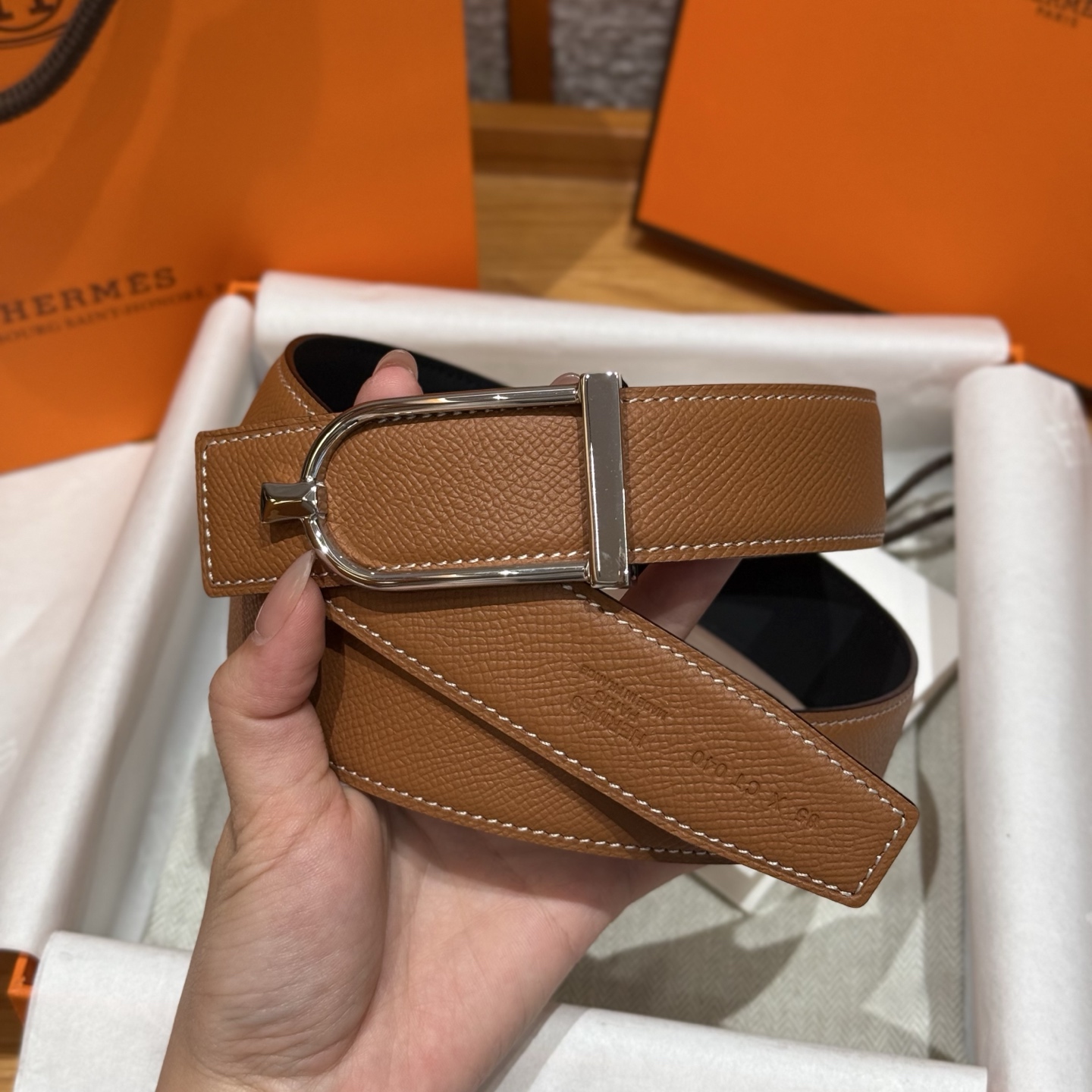 H家Ecrin皮带扣&双面皮腰带 - 上質なデザインと機能性