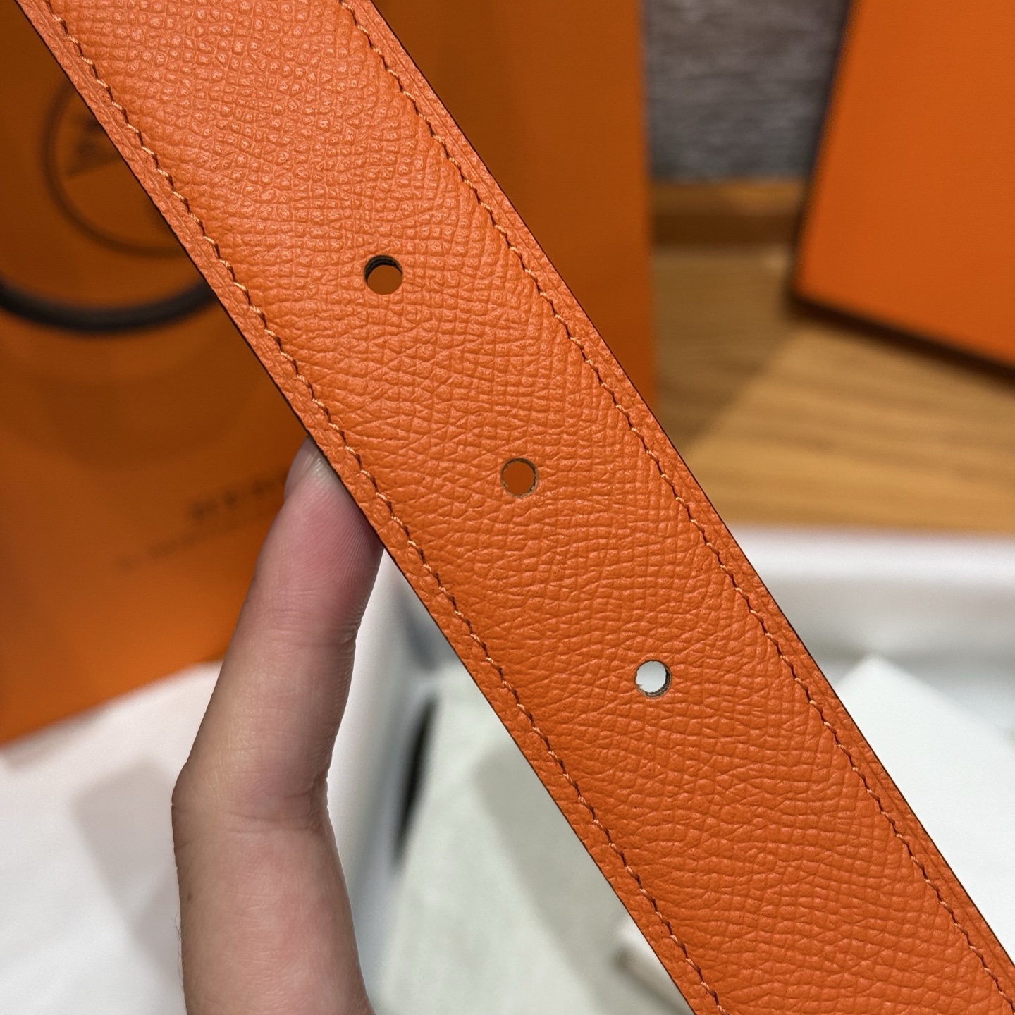 H家Ecrin皮带扣&双面皮腰带 - 高品質な牛皮と独自デザイン