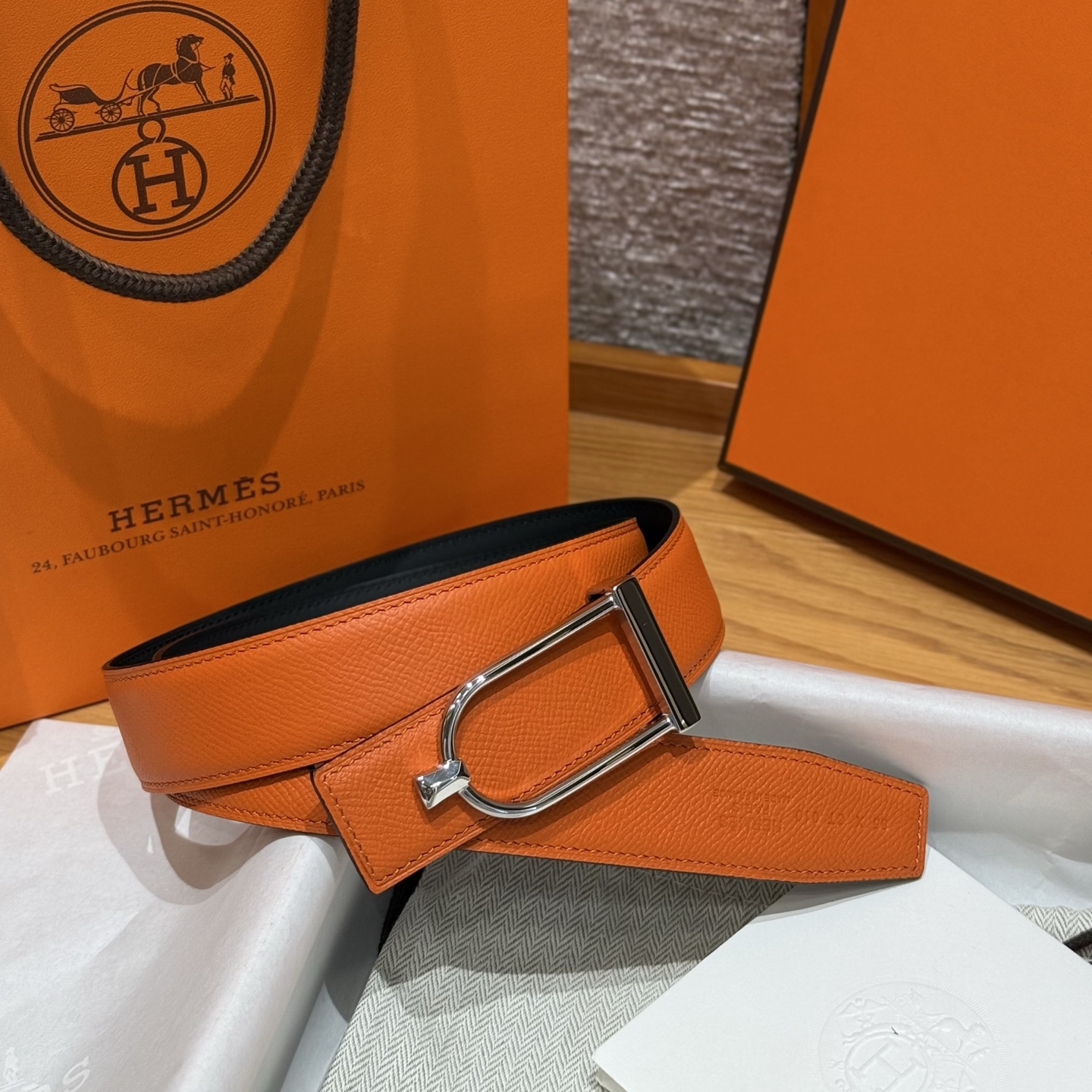 H家Ecrin皮带扣&双面皮腰带 - 高品質な牛皮と独自デザイン