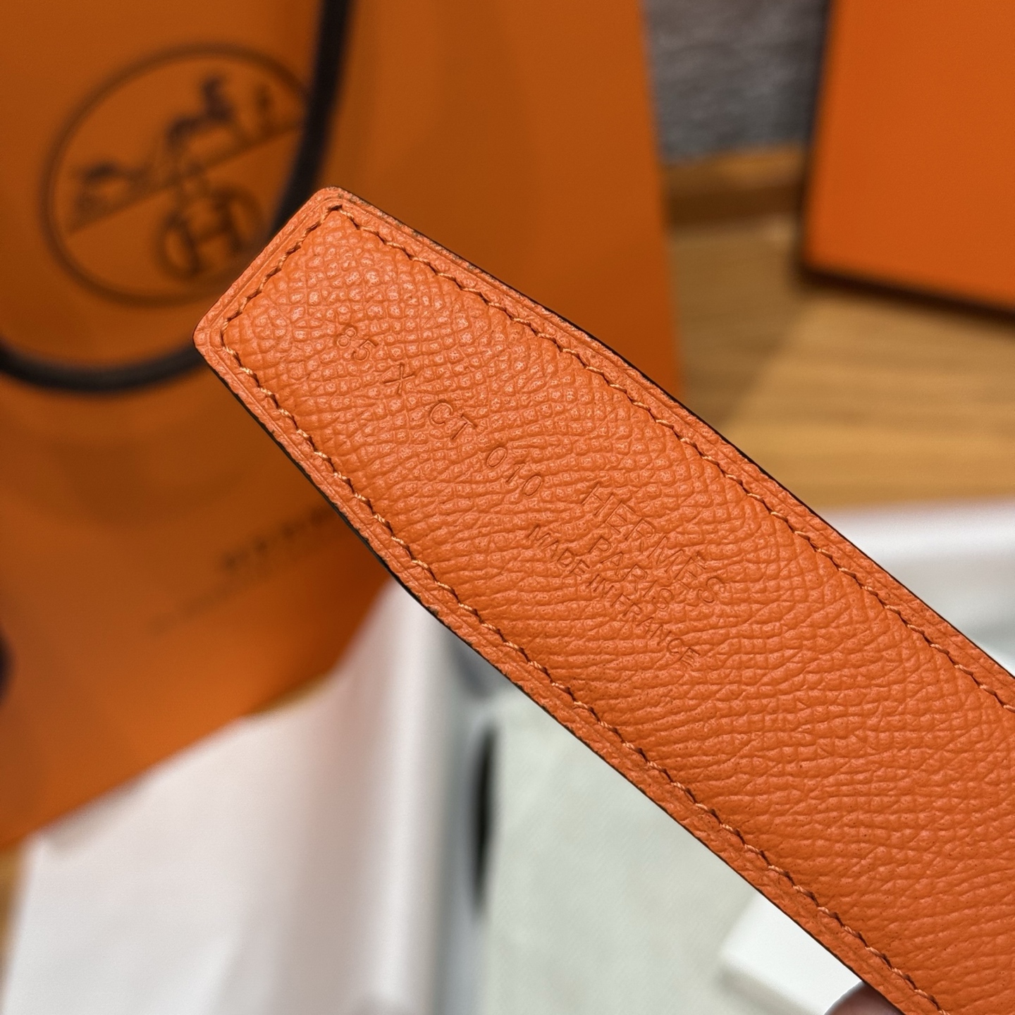 H家Ecrin皮带扣&双面皮腰带 - 高品質な牛皮と独自デザイン