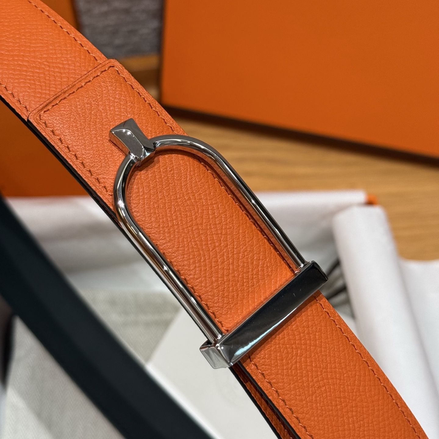 H家Ecrin皮带扣&双面皮腰带 - 高品質な牛皮と独自デザイン