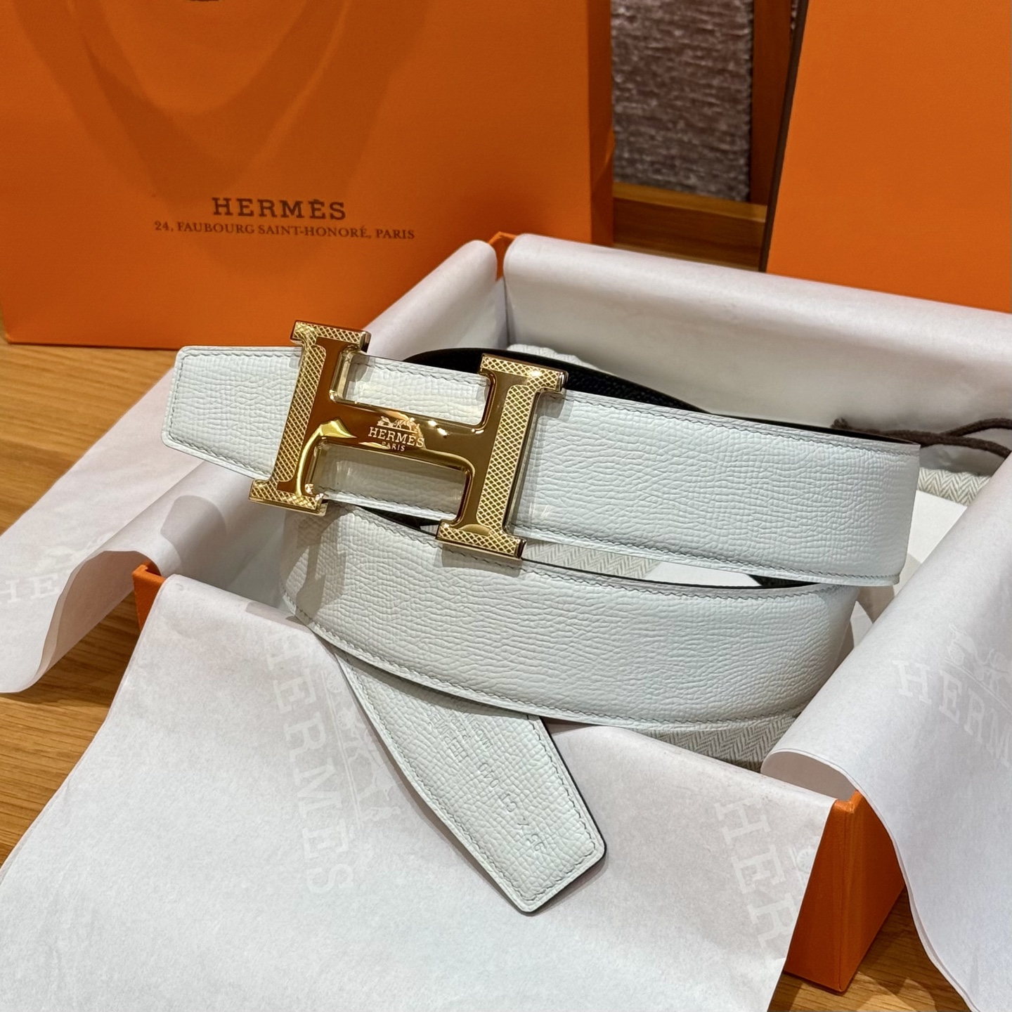 H家男士双面腰带 - 洗練されたデザインと高品質な素材