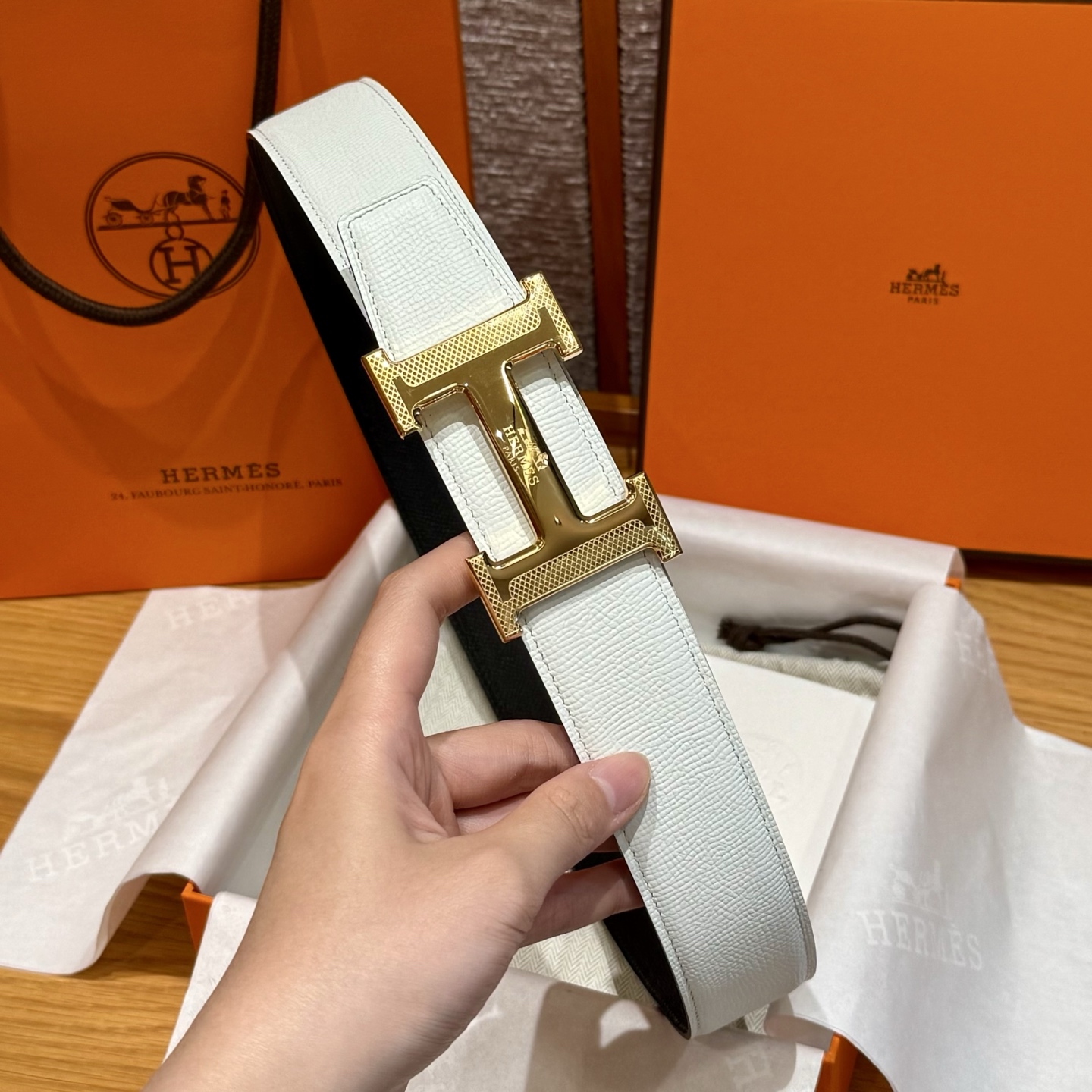 H家男士双面腰带 - 洗練されたデザインと高品質な素材