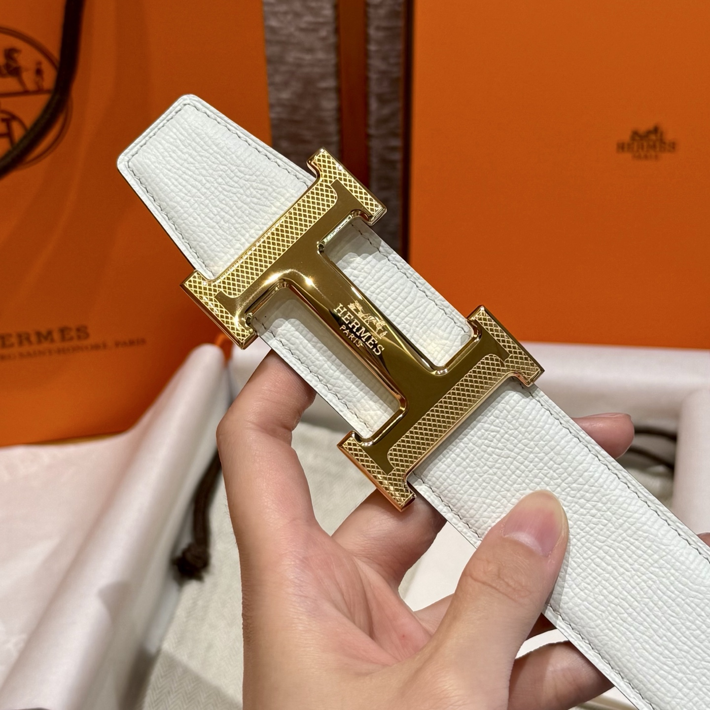 H家男士双面腰带 - 洗練されたデザインと高品質な素材