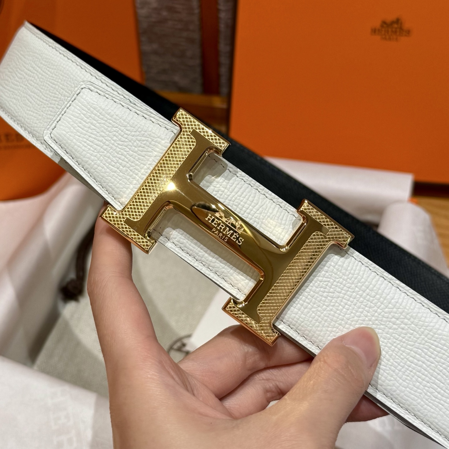 H家男士双面腰带 - 洗練されたデザインと高品質な素材