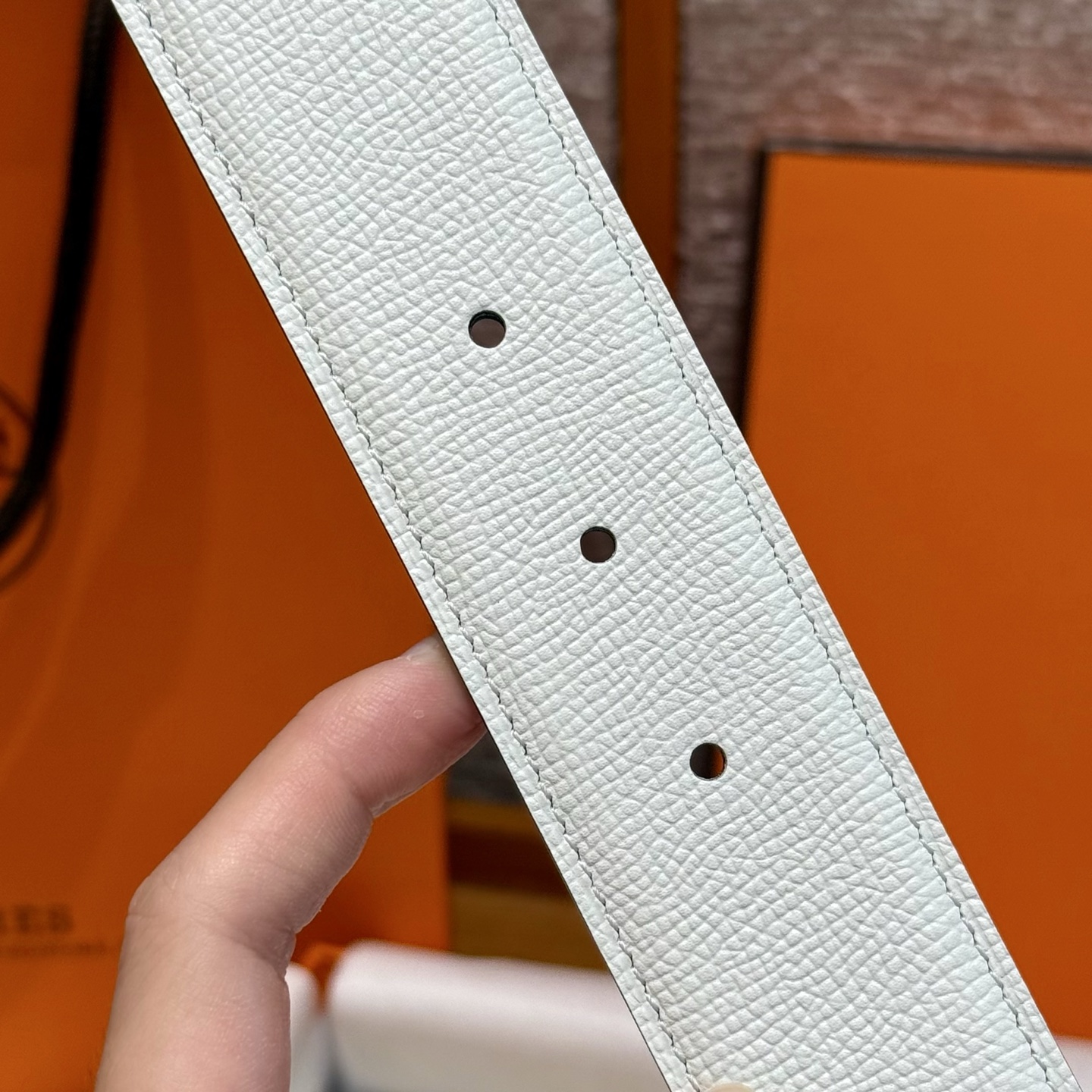 H家男士双面腰带 - 洗練されたデザインと高品質な素材