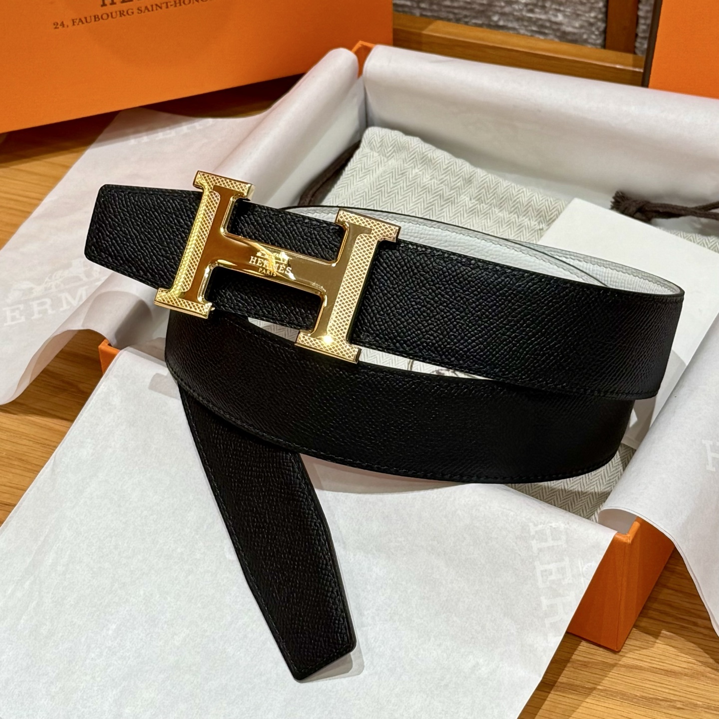 H家男士双面腰带 - 洗練されたデザインと高品質な素材