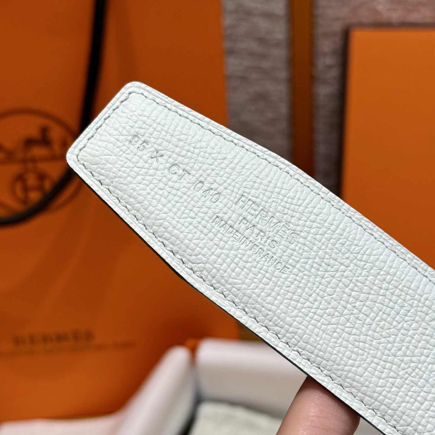 H家男士双面腰带 - 洗練されたデザインと高品質な素材