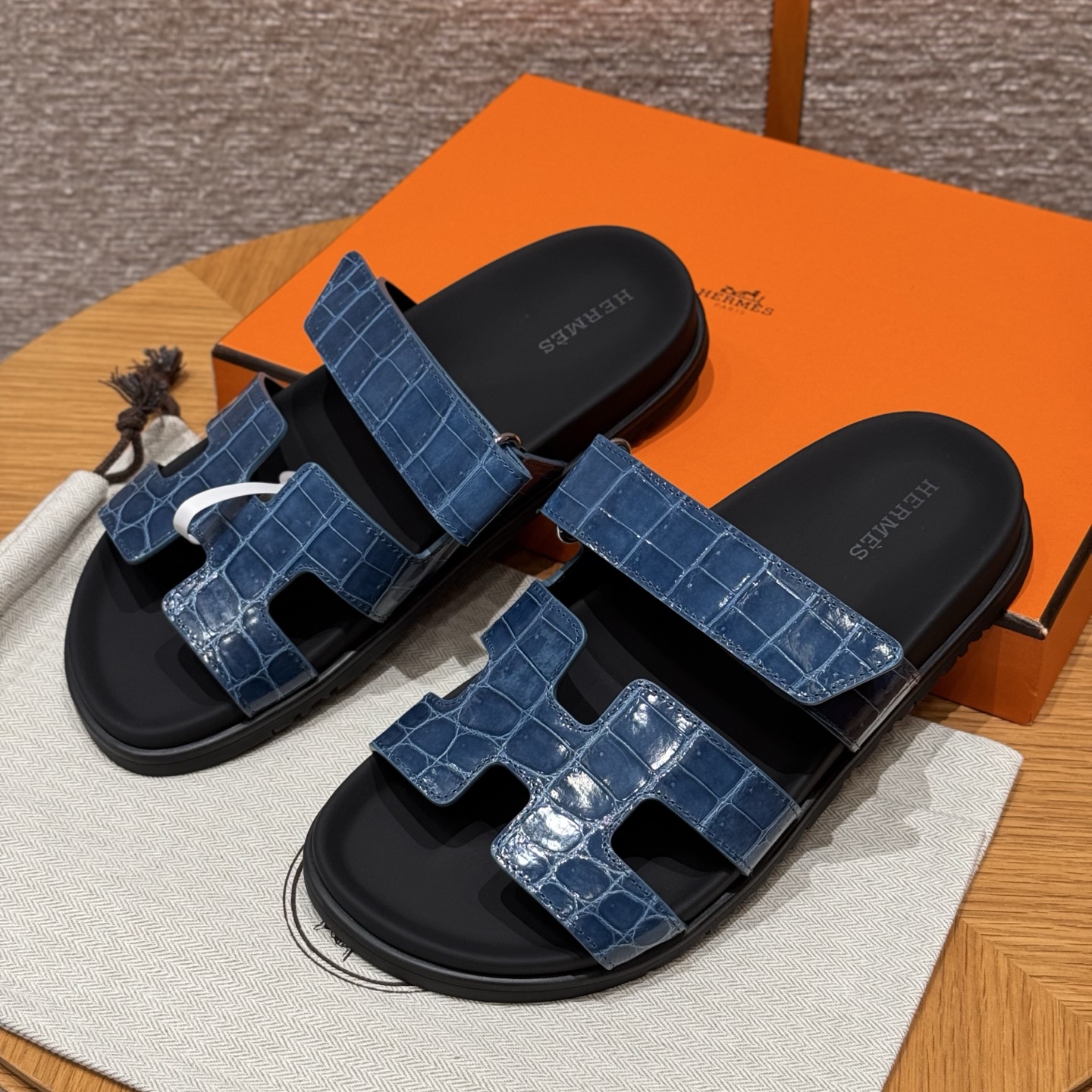 HERMES 🐊 Chypre サンダル レディース トングサンダル 春秋用 ファッション定番 クロコダイルレザー 希少レザー
