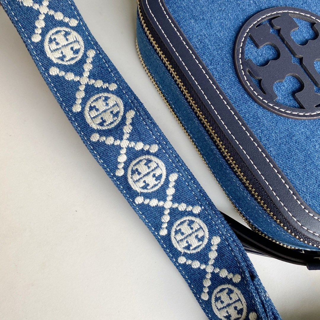 Tory Burch ～TB新款perry系列相机包 标识双T logo 包款采用双拉链设计 包款轻盈