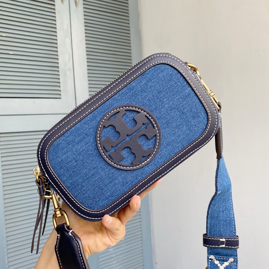 Tory Burch ～TB新款perry系列相机包 标识双T logo 包款采用双拉链设计 包款轻盈