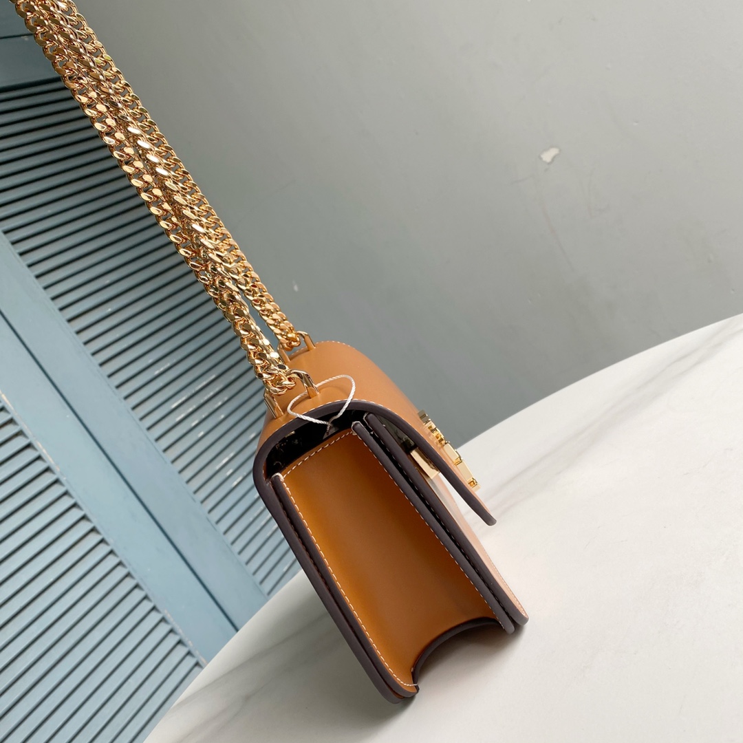 Tory Burch ～TB新款Eleanor 小号链条包 包款全新设计光滑金属饰件 尽显盒子包的简约线条