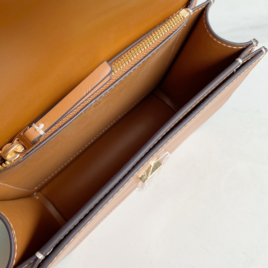 Tory Burch ～TB新款Eleanor 小号链条包 包款全新设计光滑金属饰件 尽显盒子包的简约线条