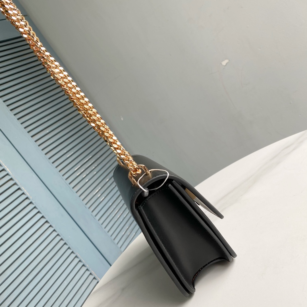 Tory Burch ～TB新款Eleanor 小号链条包 包款全新设计光滑金属饰件 尽显盒子包的简约线条
