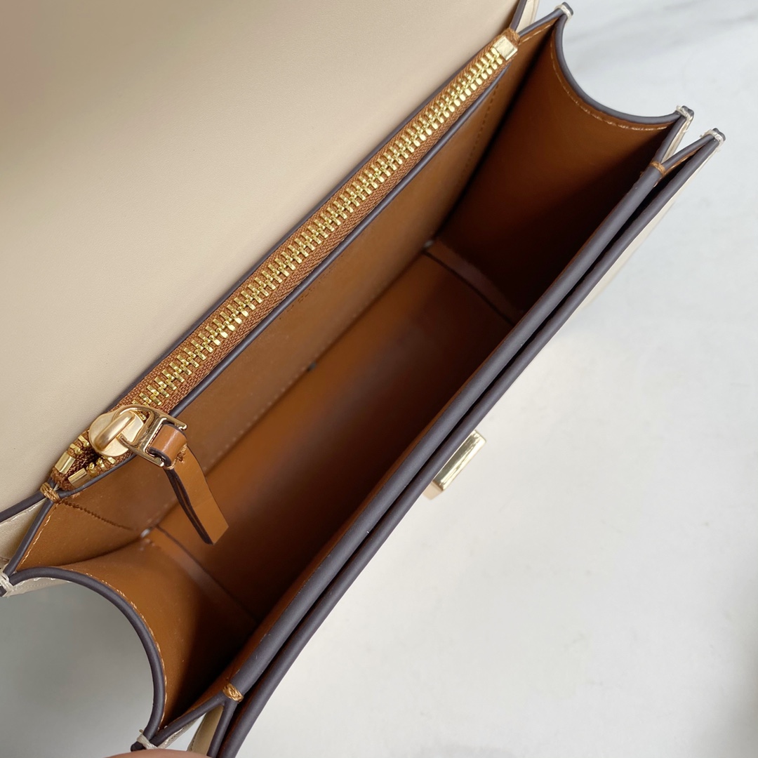 Tory Burch ～TB新款Eleanor 小号链条包 包款全新设计光滑金属饰件 尽显盒子包的简约线条