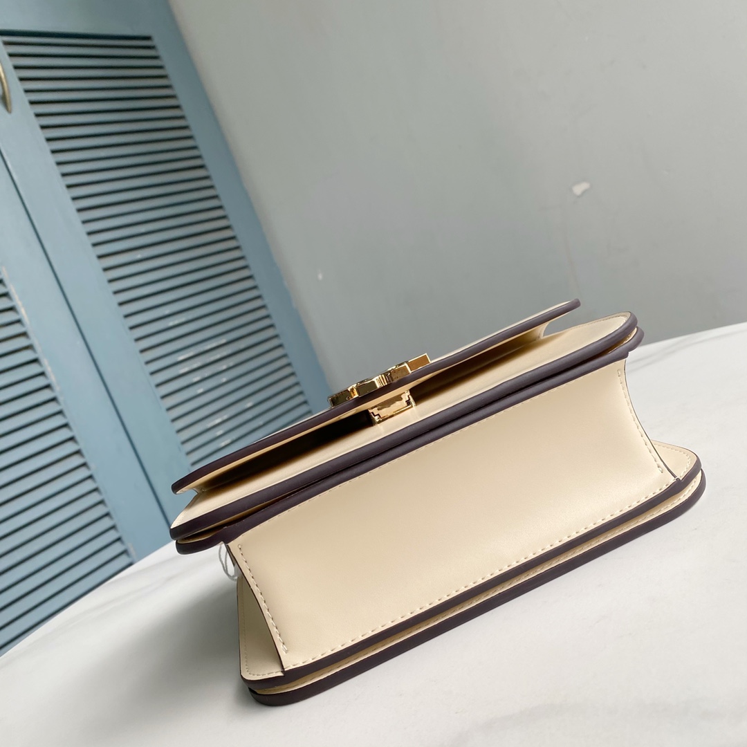 Tory Burch ～TB新款Eleanor 小号链条包 包款全新设计光滑金属饰件 尽显盒子包的简约线条
