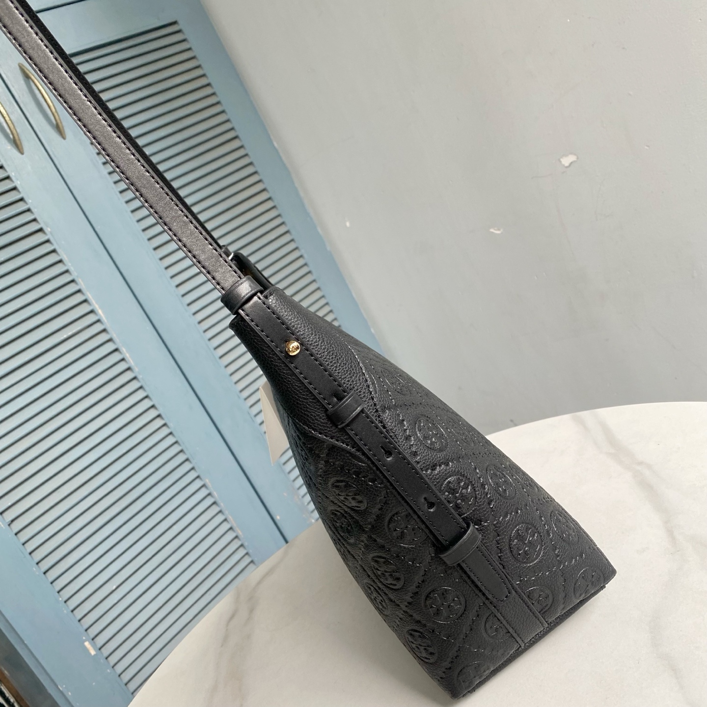 Tory Burch ～TB新款T monogram压花手提肩背包女包 压花工艺 实用性强的包款 肩带两边可调节长短