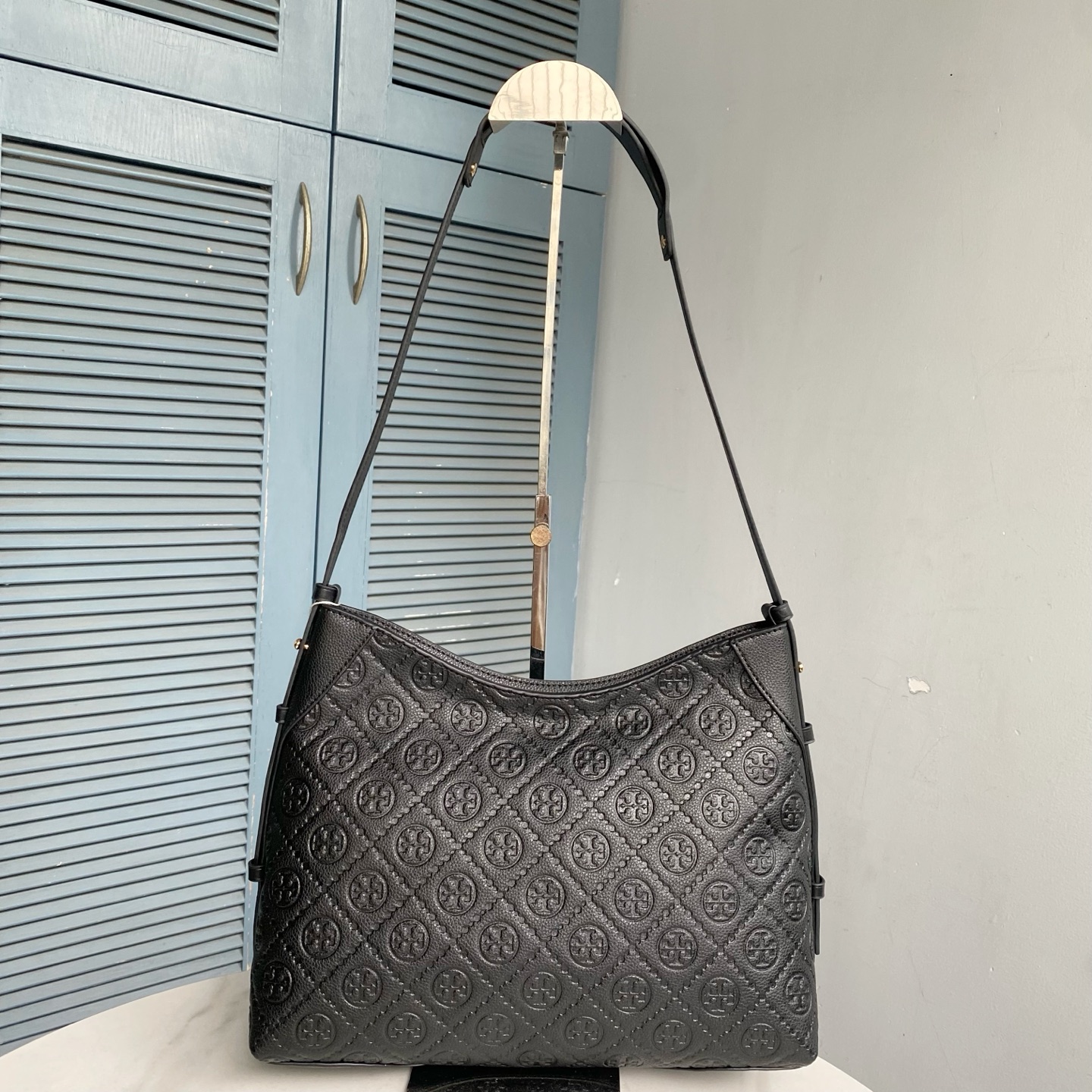 Tory Burch ～TB新款T monogram压花手提肩背包女包 压花工艺 实用性强的包款 肩带两边可调节长短