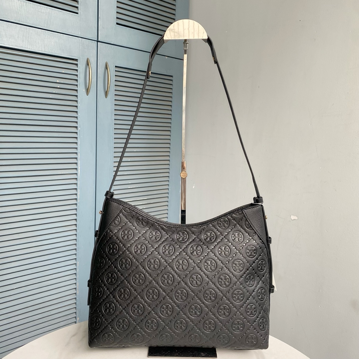 Tory Burch ～TB新款T monogram压花手提肩背包女包 压花工艺 实用性强的包款 肩带两边可调节长短