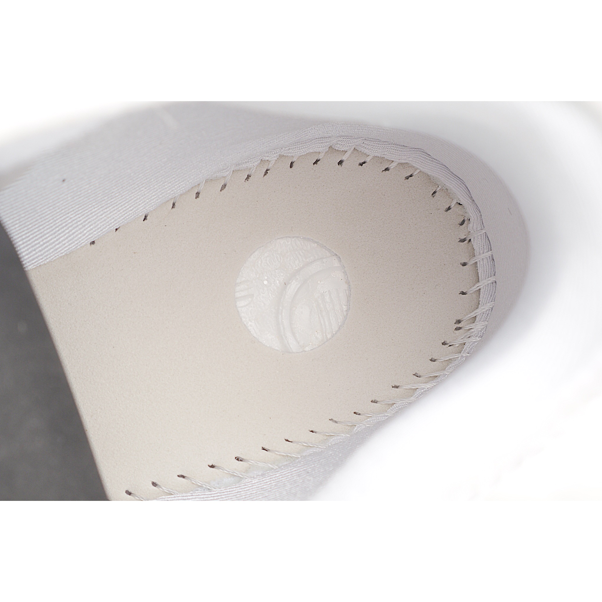 260 ADIDAS CRAZYFLIGHT MID 运动鞋 减震防滑 针织网面设计 鞋底采用真爆颗粒 舒适透气 GY9278