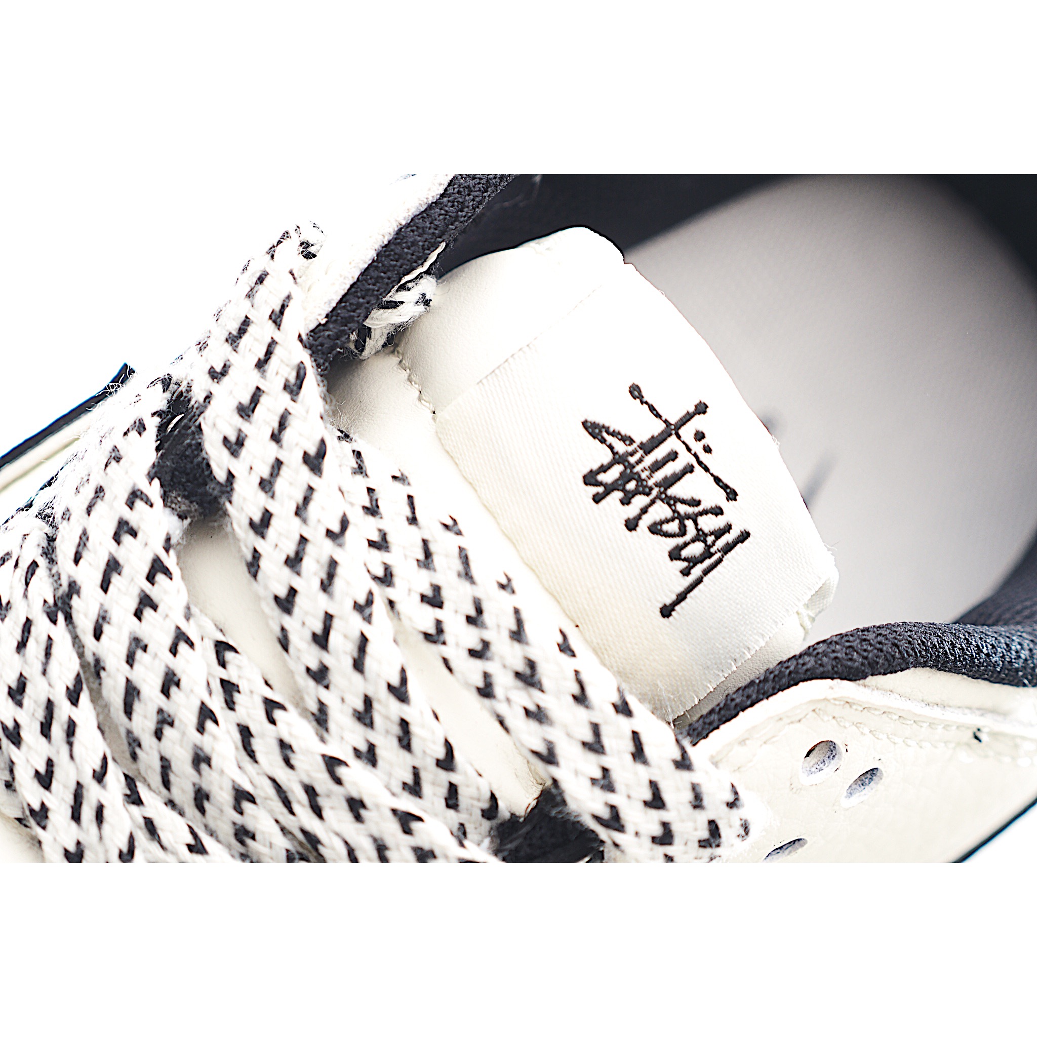 Nike SB Dunk Low x Stussy 白黑小钩 SD6868-105
