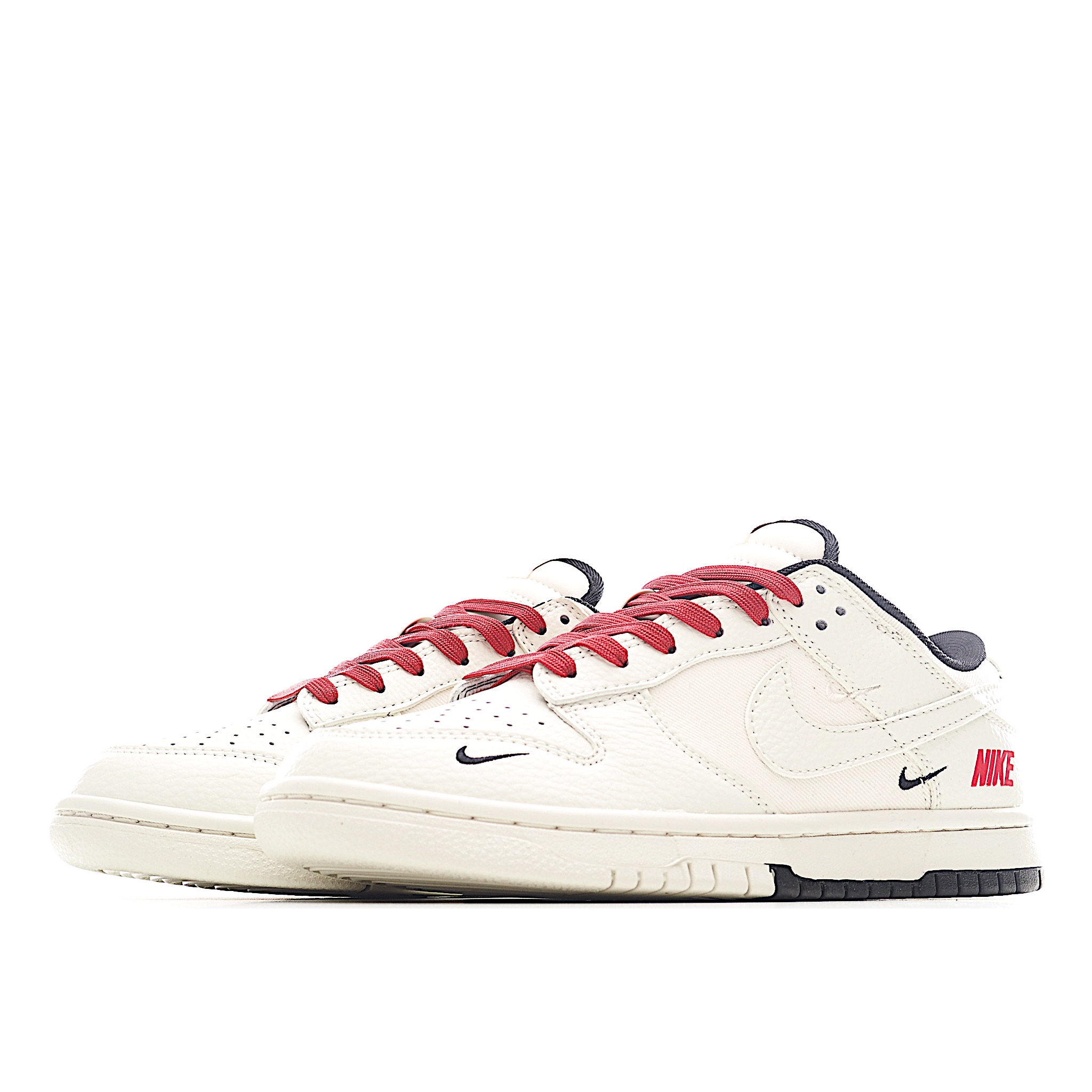 260 Nike SB Dunk Low x Supreme 白黑三小钩 CY5979-120