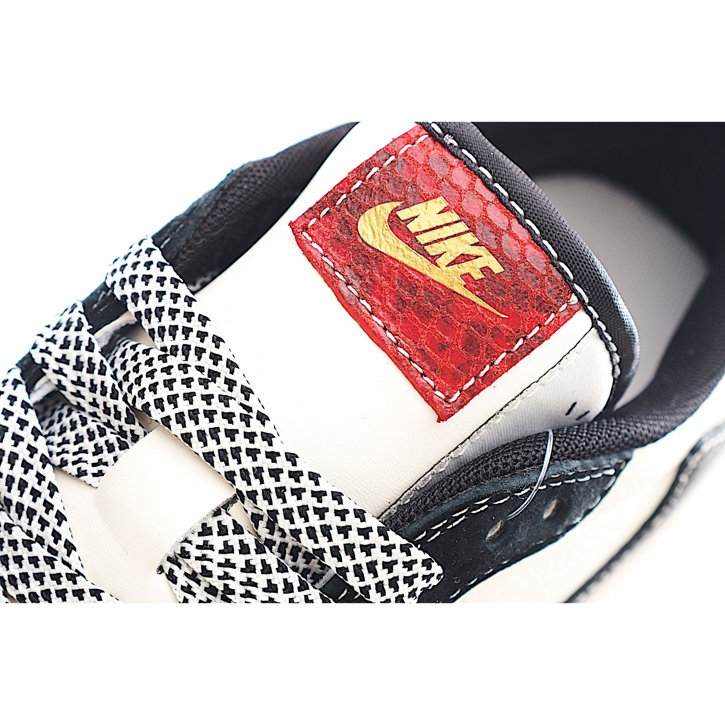 Travis Scott x Fragment Design x Air Jordan 1 Low SP AJ1 乔1 蛇年限定 双拼黑蛇纹 低帮文化休闲板鞋 YX5066-306