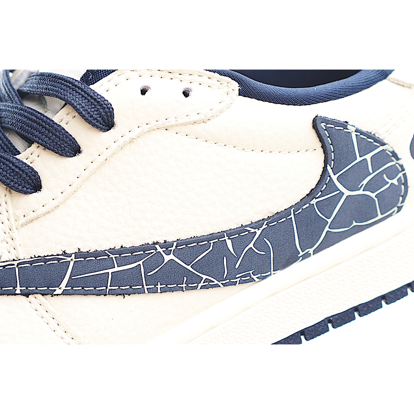 Travis Scott x Fragment Design x Air Jordan 1 Low SP AJ1 乔1 冠军联名 裂纹勾 低帮文化休闲板鞋 LD2025-015