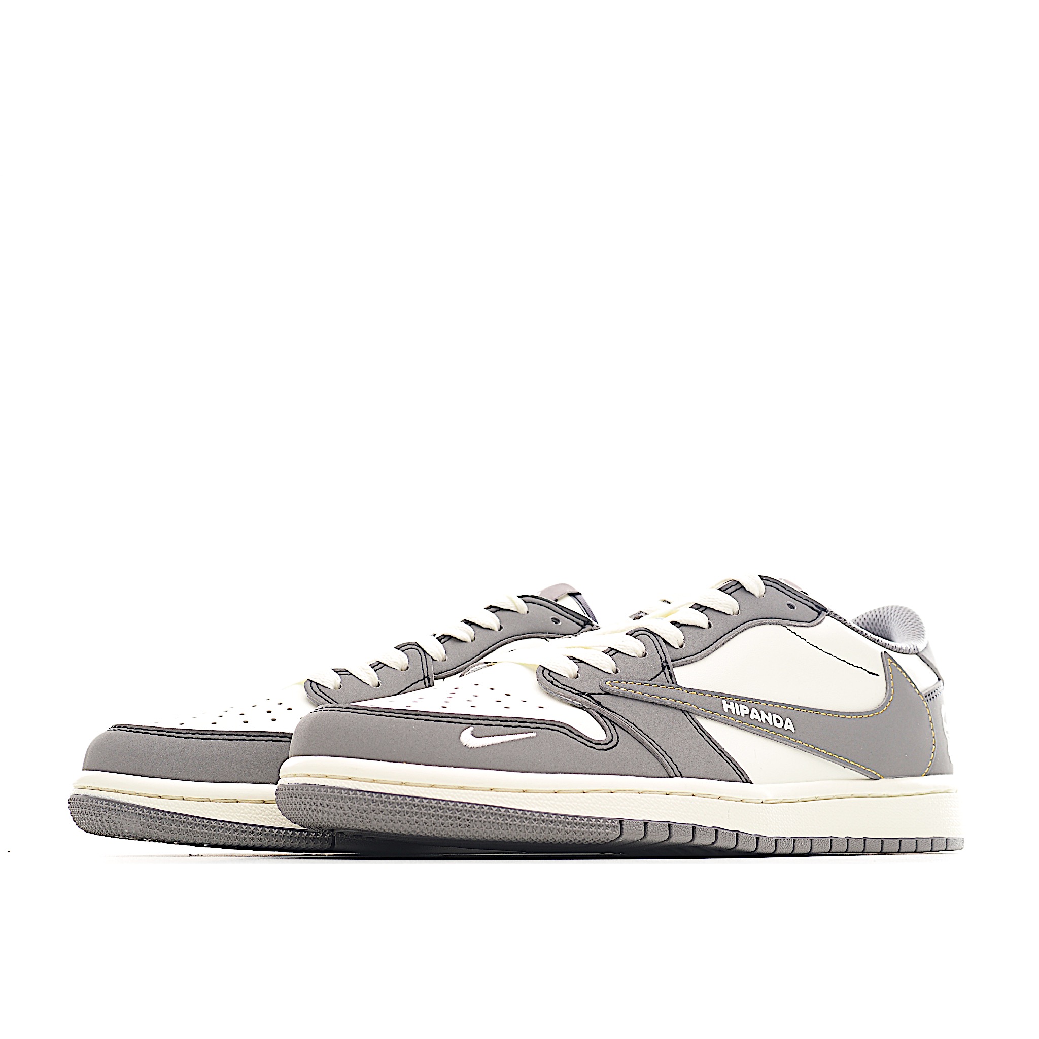 HIPANDA x Travis Scott Air Jordan 1 Low 暴力熊联名倒钩合作融合了Travis Scott 独特的潮流风格 XD1568-106